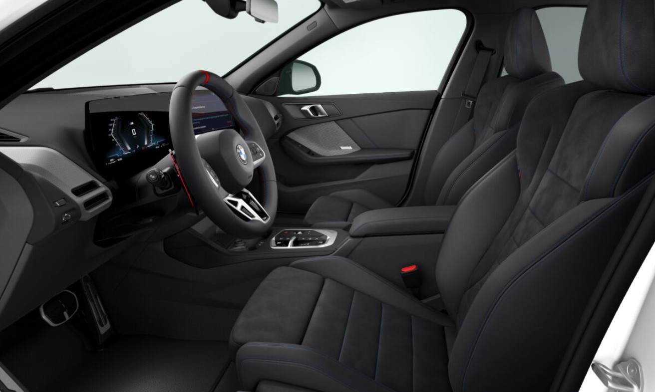 BMW M135 xDrive-showroom-element-1