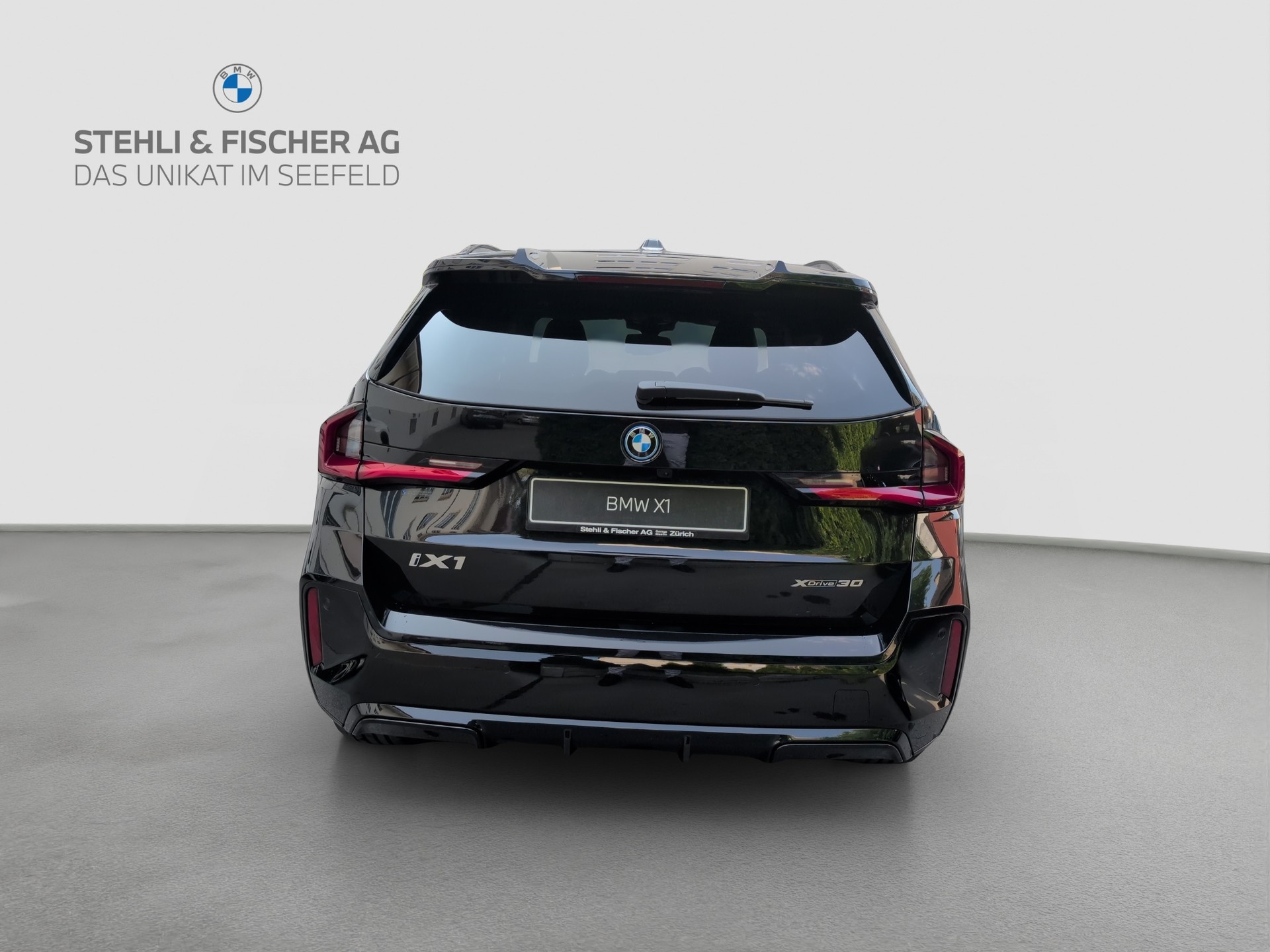 BMW iX1 xDrive 30 M Sport Pro-showroom-element-3