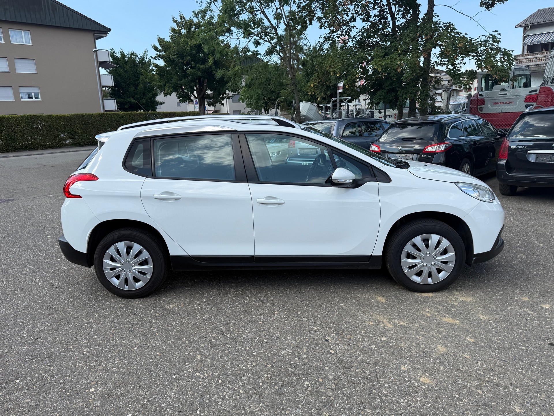 PEUGEOT 2008 1.2 PureTech Active EAT6-showroom-element-2