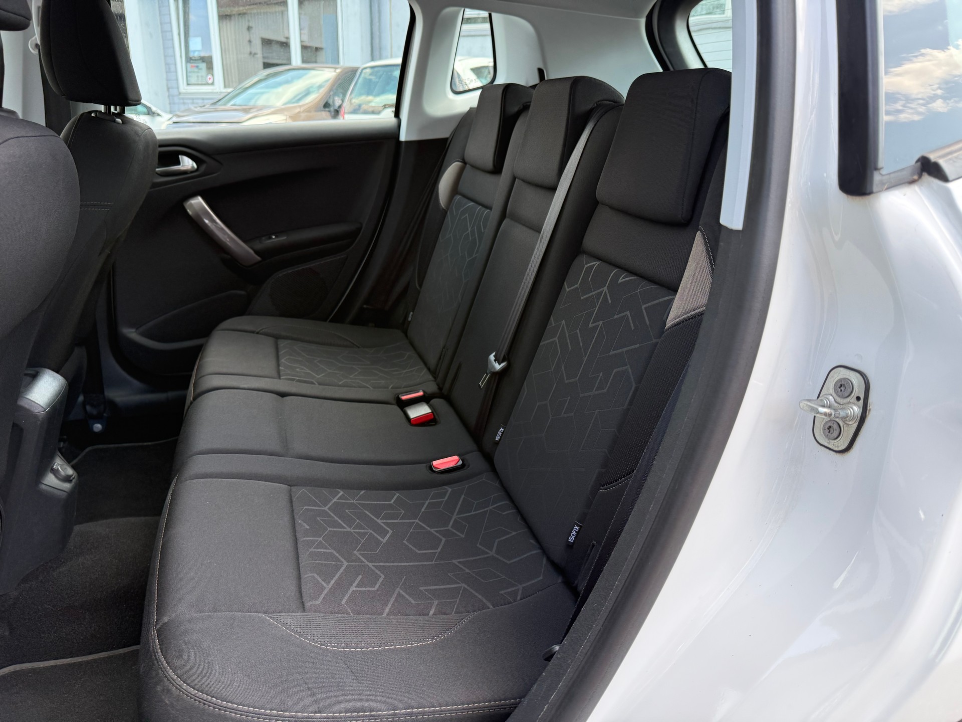 PEUGEOT 2008 1.2 PureTech Active EAT6-image-9