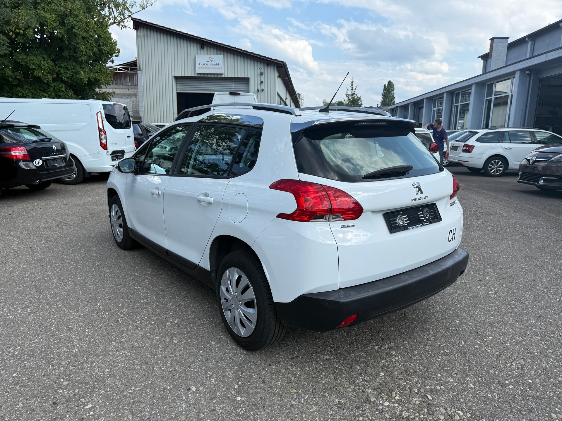 PEUGEOT 2008 1.2 PureTech Active EAT6-image-4