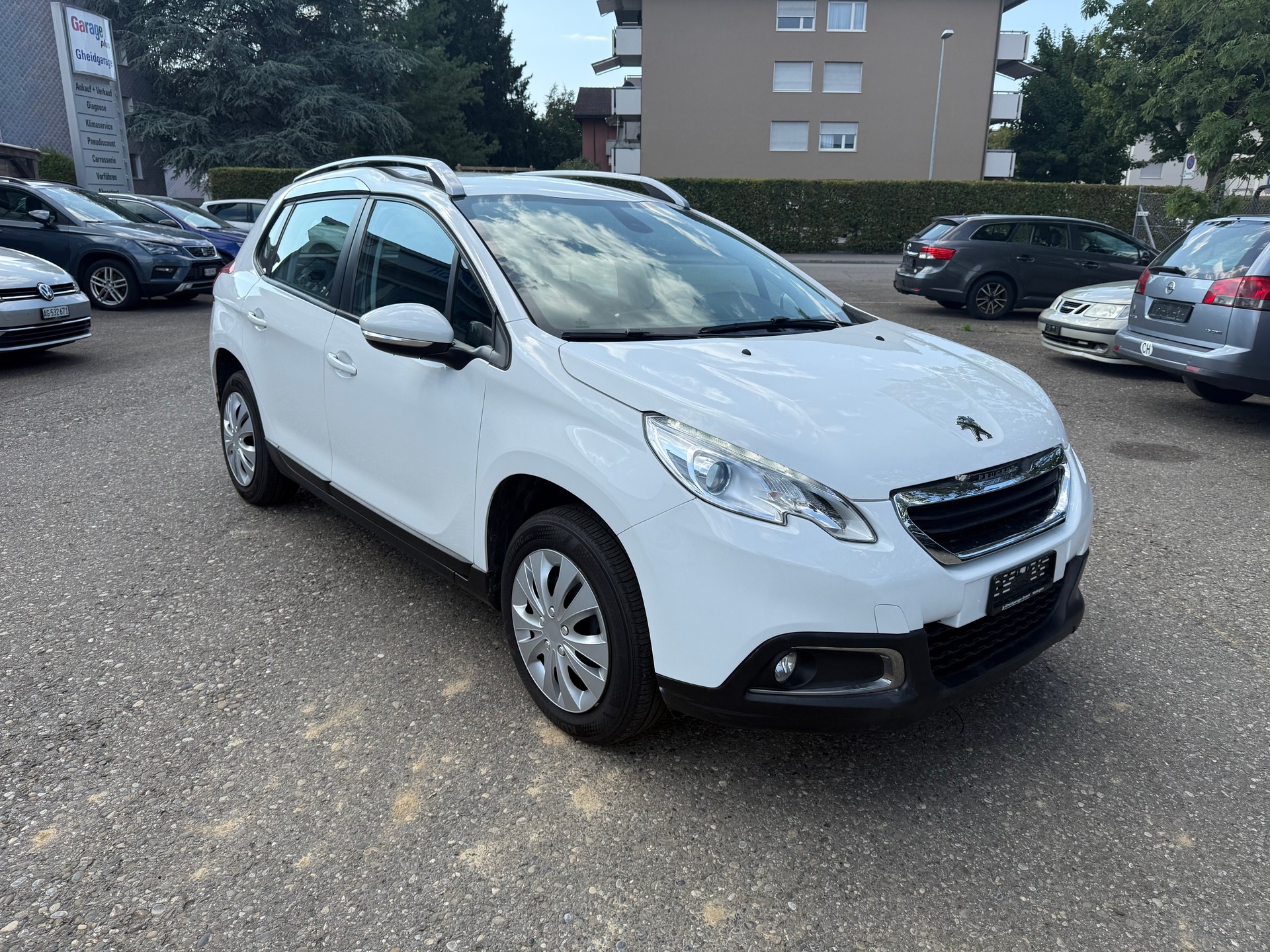 PEUGEOT 2008 1.2 PureTech Active EAT6-showroom-element-1