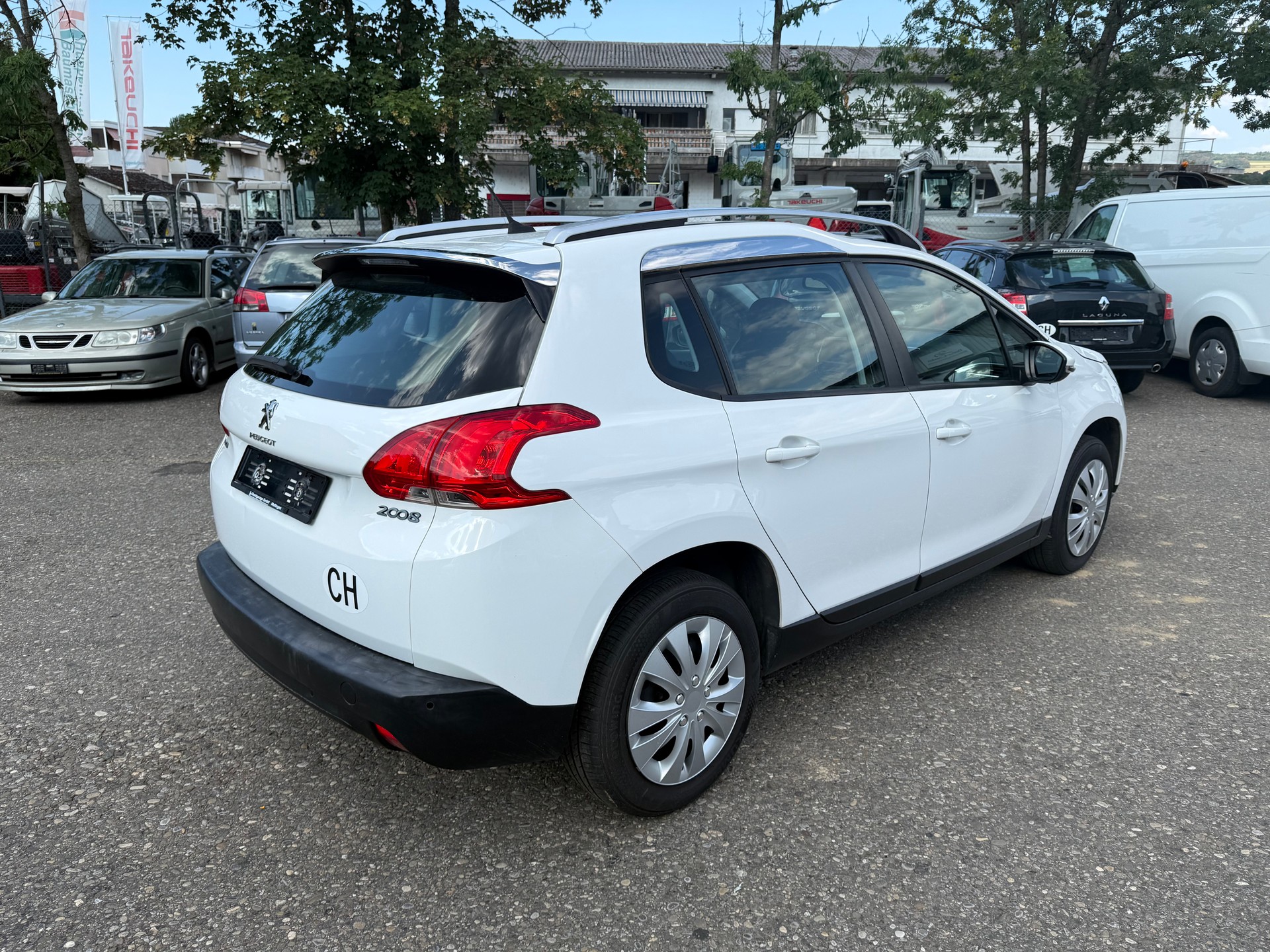PEUGEOT 2008 1.2 PureTech Active EAT6-showroom-element-3