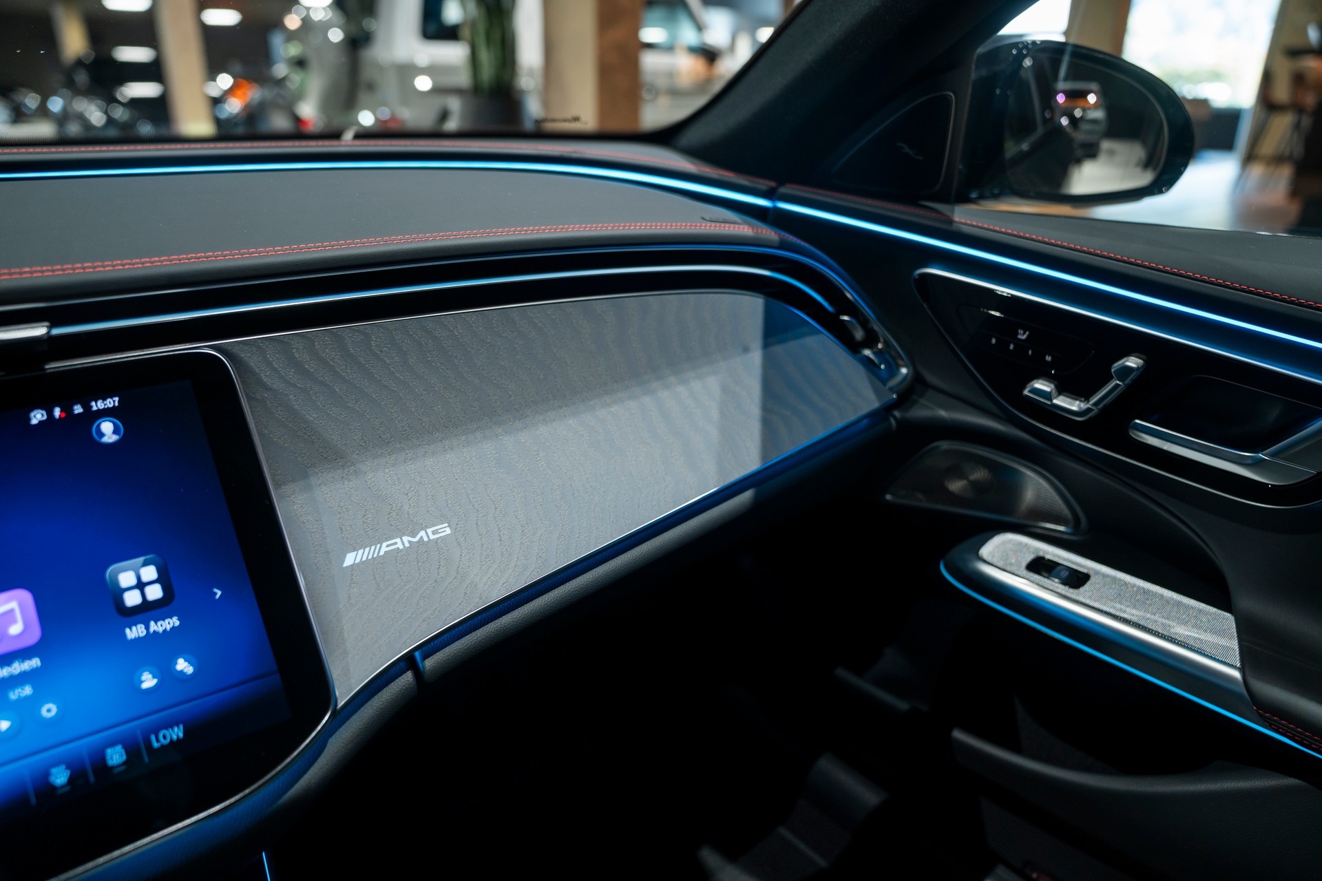 MERCEDES-BENZ E 53 Hybrid T 4Matic+ 9G-Tronic-image-10