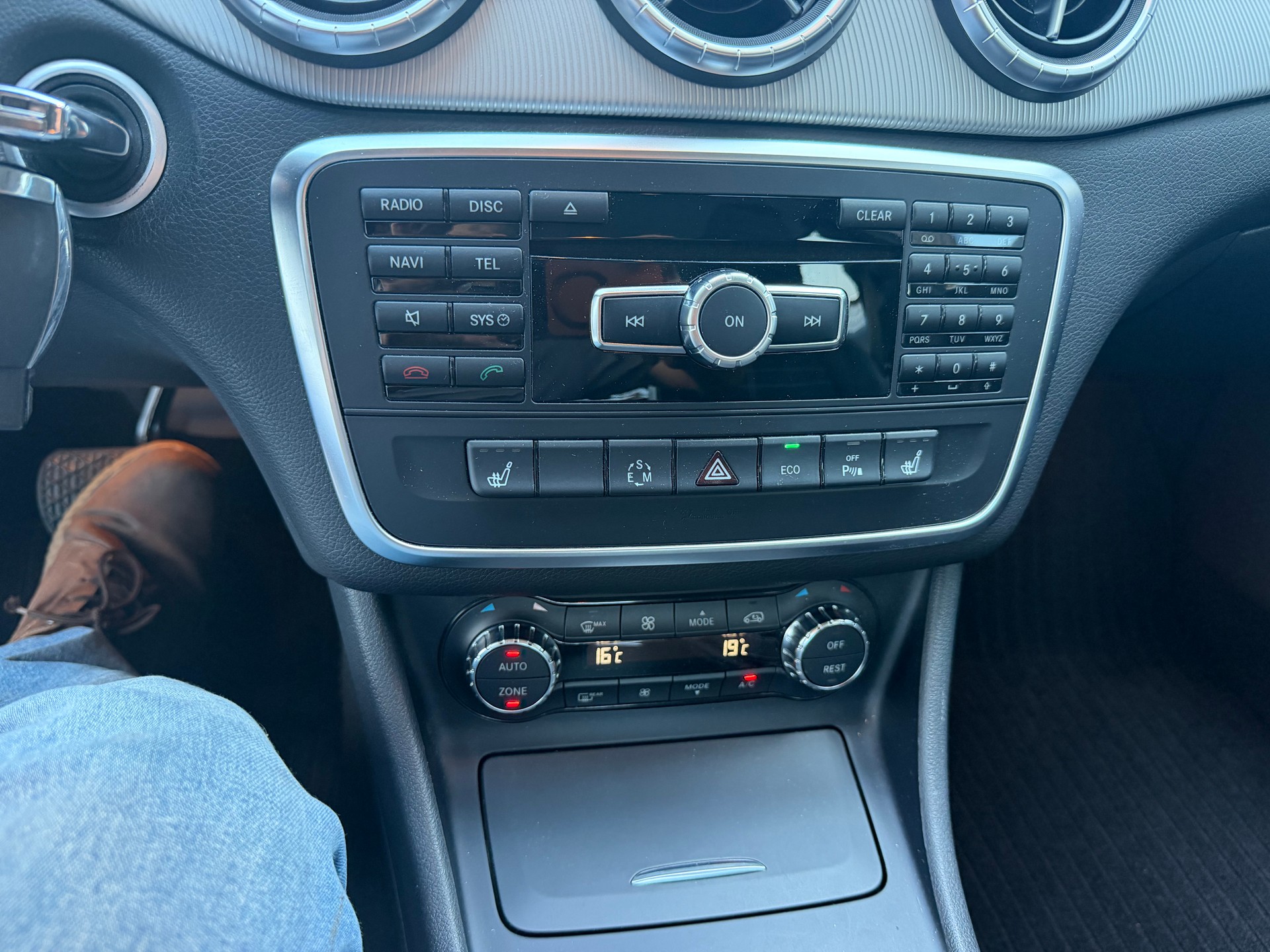 MERCEDES-BENZ CLA 250 Urban 7G-DCT 4Matic-image-6