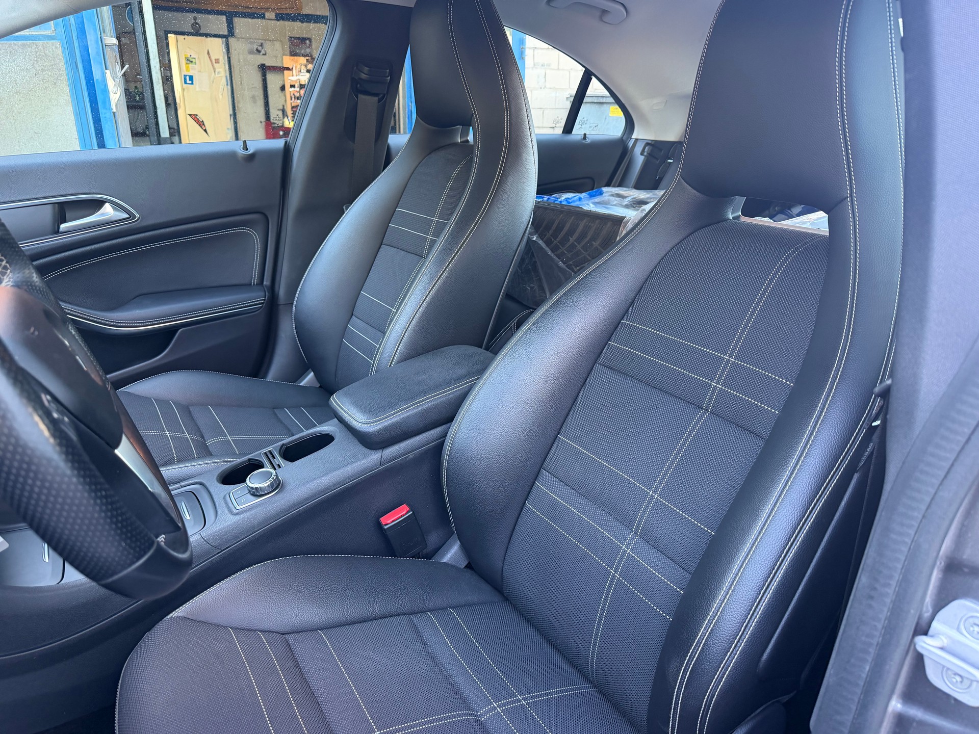 MERCEDES-BENZ CLA 250 Urban 7G-DCT 4Matic-image-9