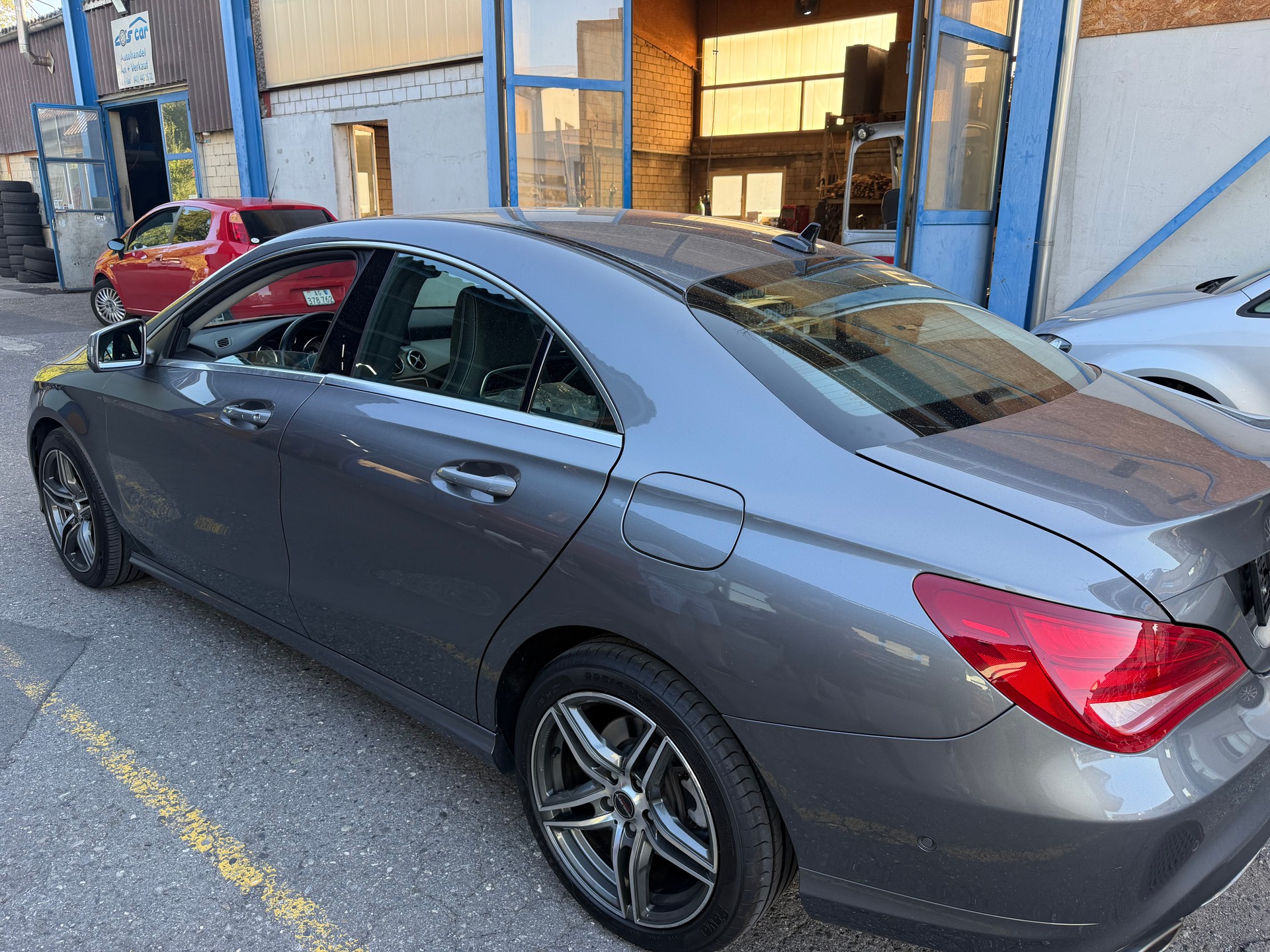 MERCEDES-BENZ CLA 250 Urban 7G-DCT 4Matic-image-2