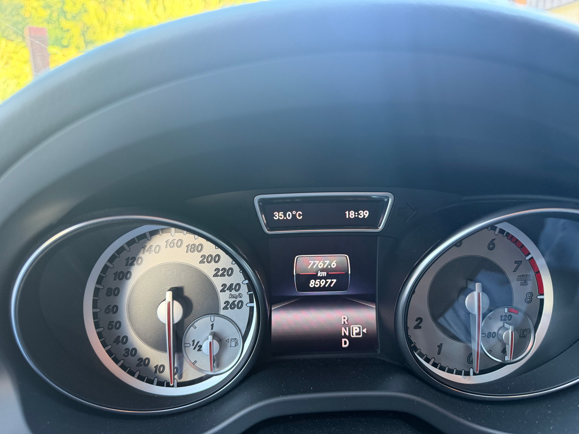 MERCEDES-BENZ CLA 250 Urban 7G-DCT 4Matic-image-7