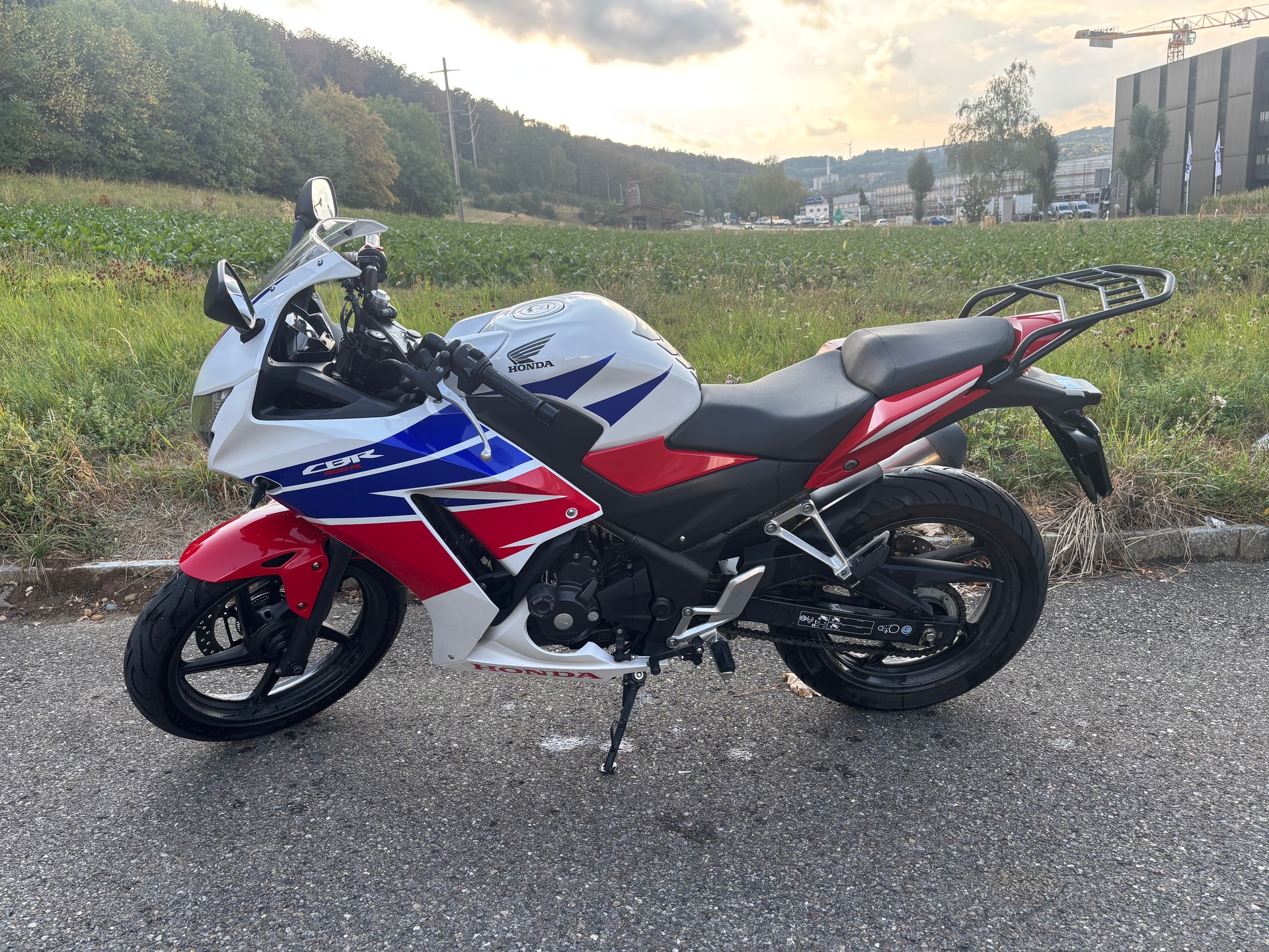 HONDA CBR 300 R-image-0