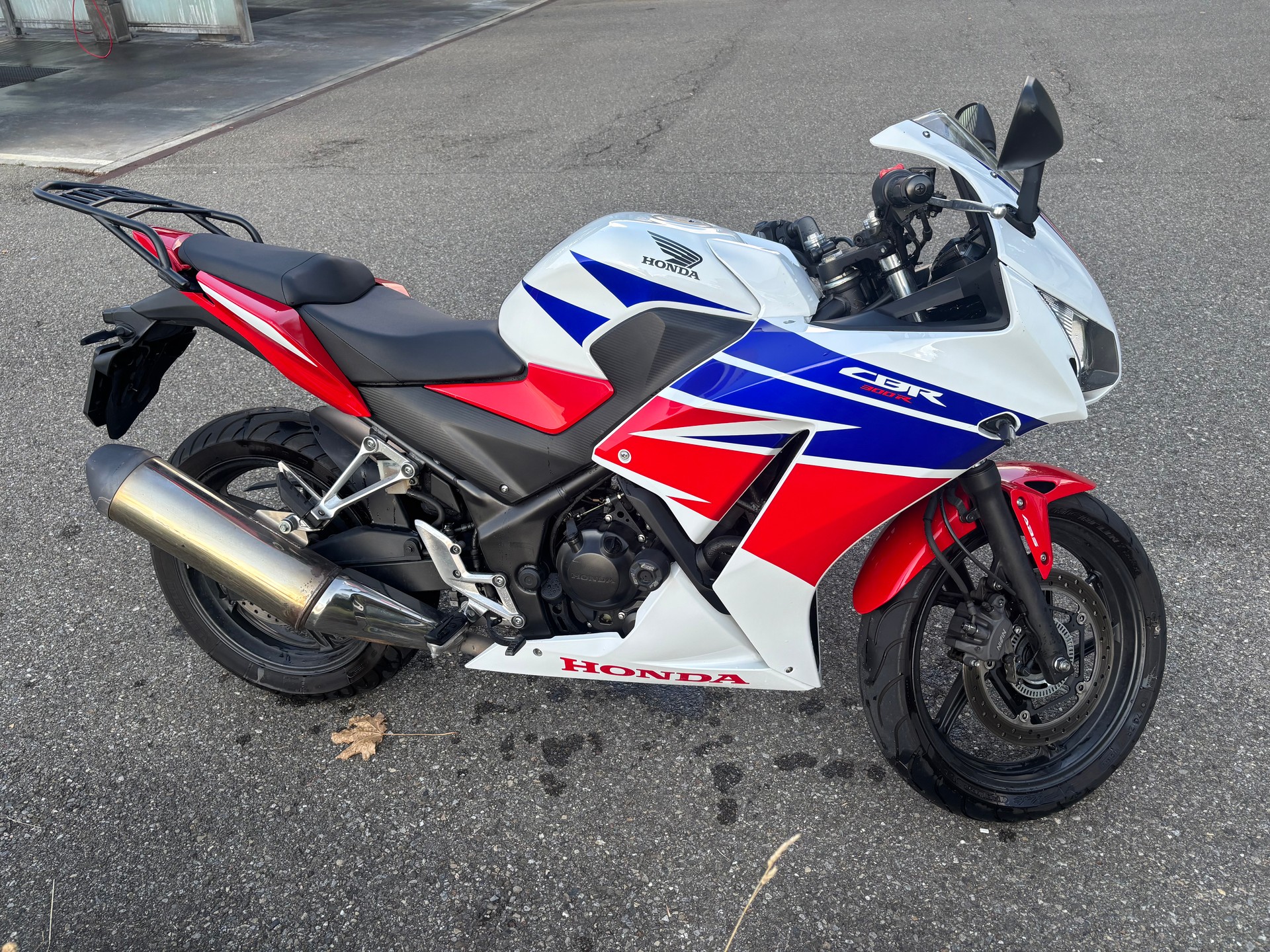 HONDA CBR 300 R-image-2