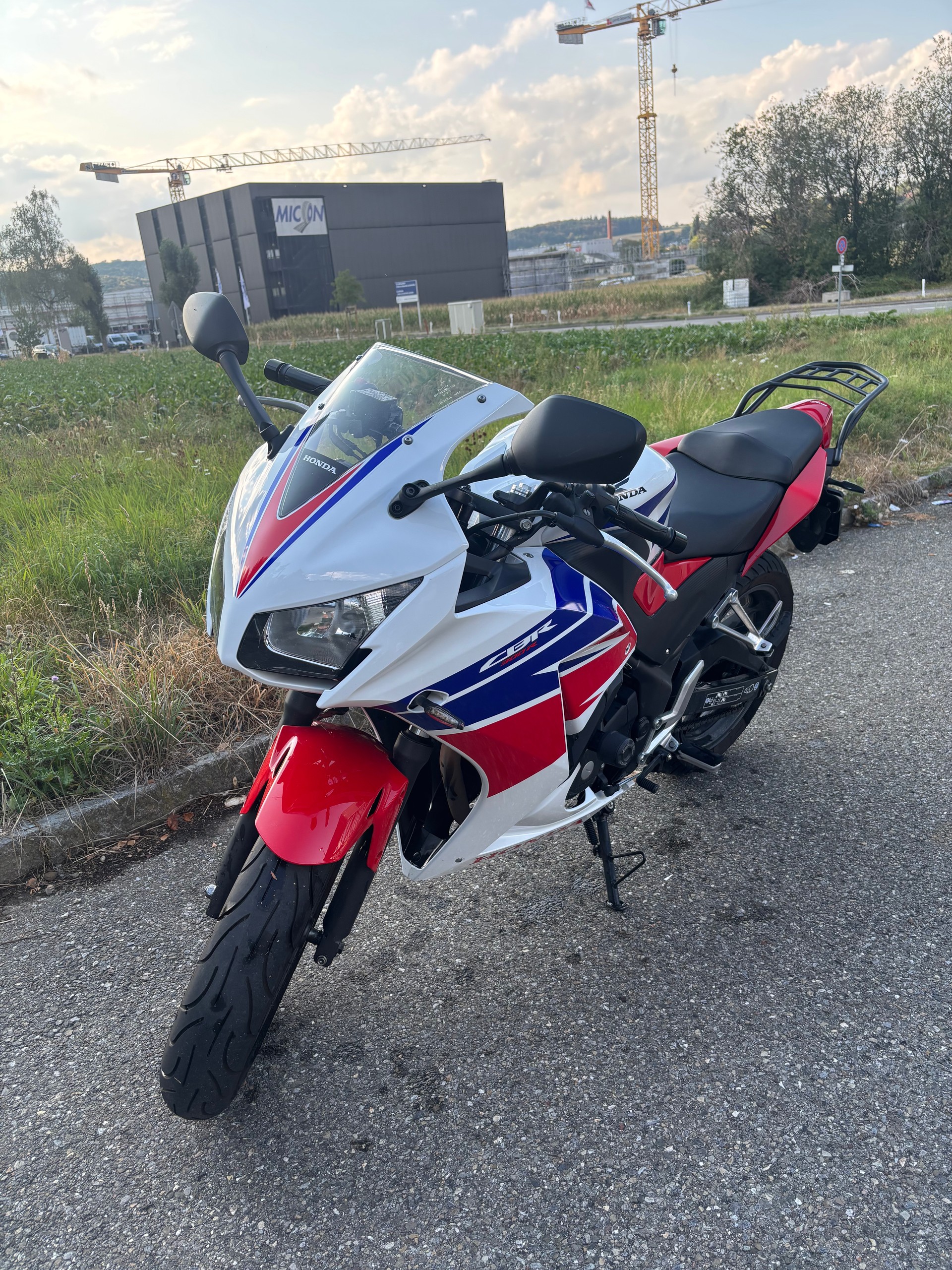 HONDA CBR 300 R-image-1