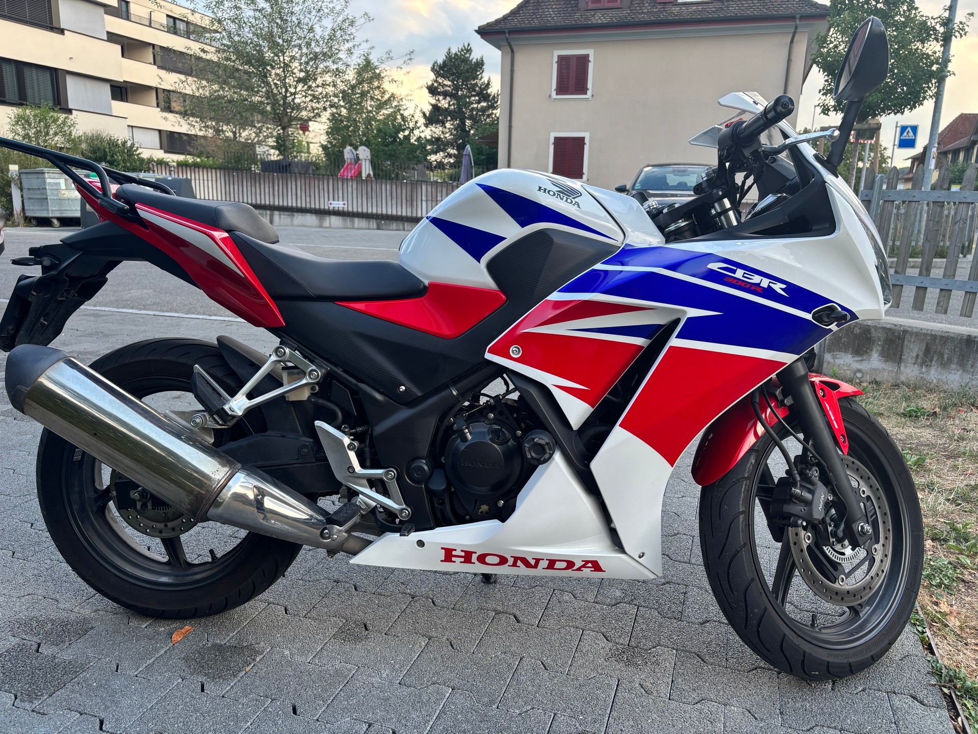 HONDA CBR 300 R-image-6