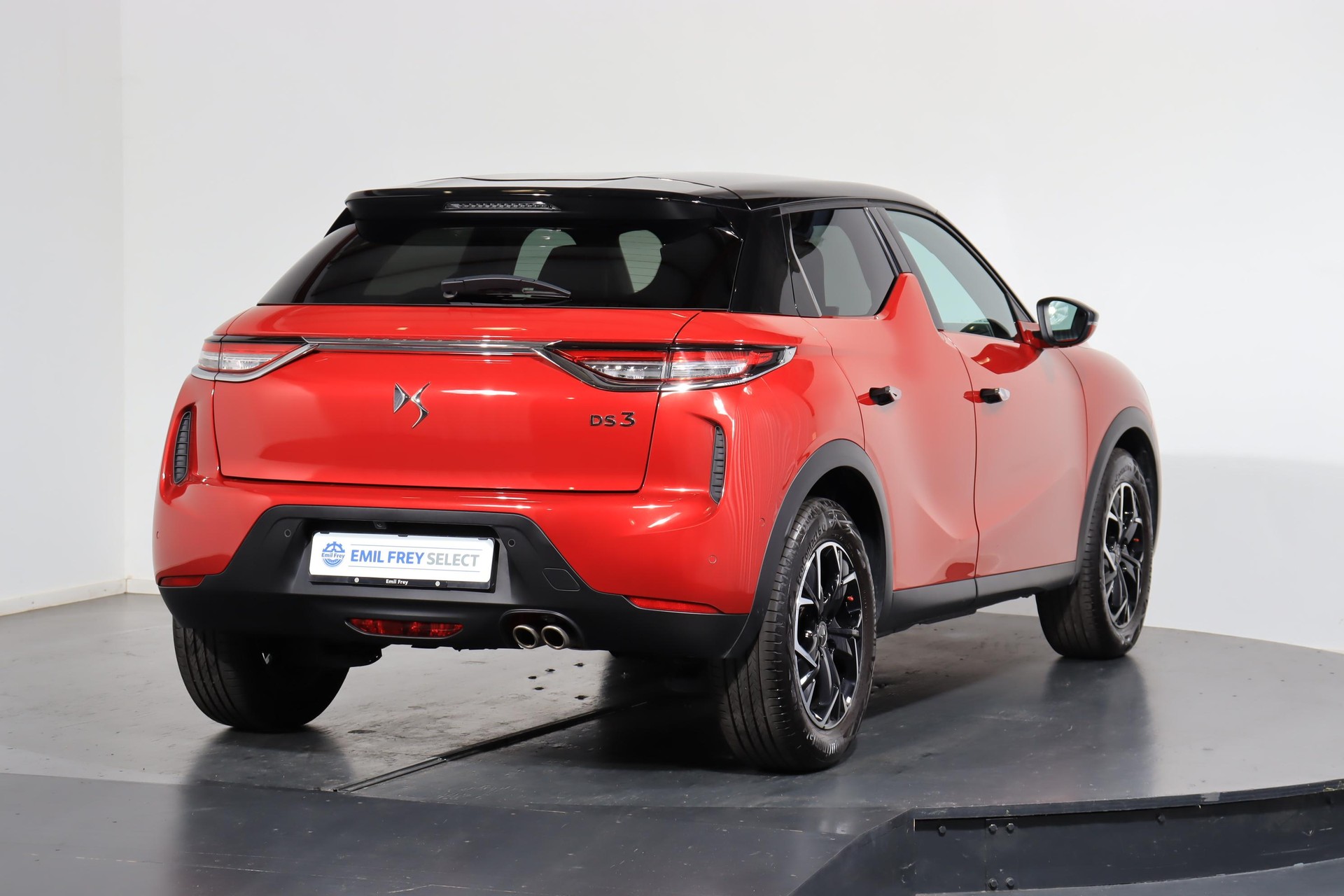 DS AUTOMOBILES 3 Crossback 1.2 PureTech 130 Bastille-showroom-element-2