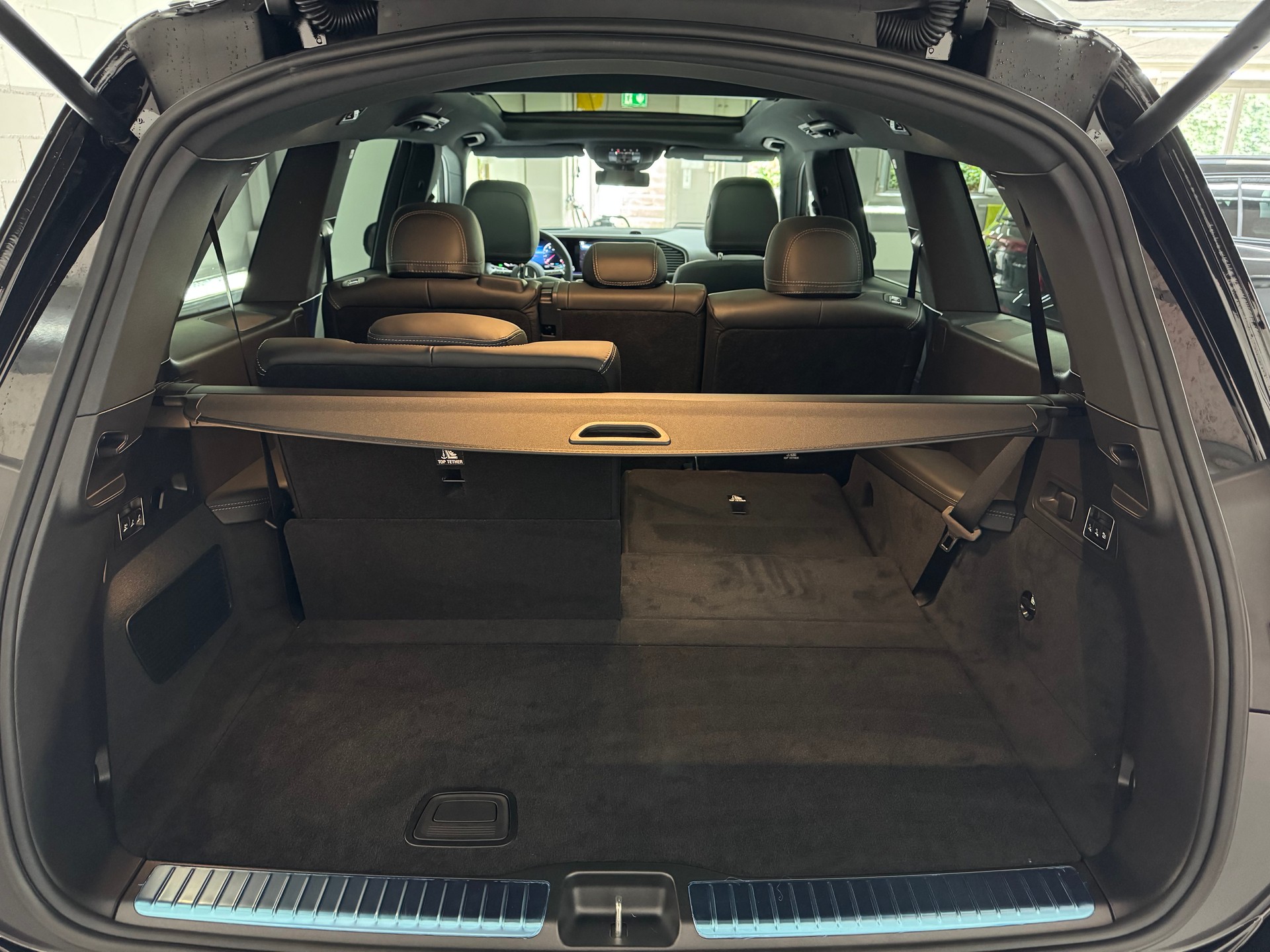 MERCEDES-BENZ GLS 63 AMG 4Matic +-image-4