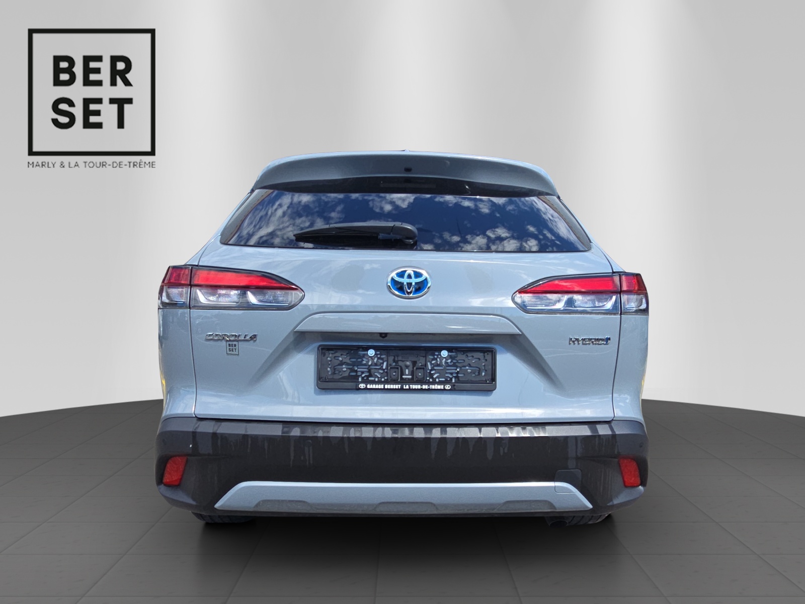 TOYOTA Corolla Cross 2.0 HSD Trend AWD-i-showroom-element-3
