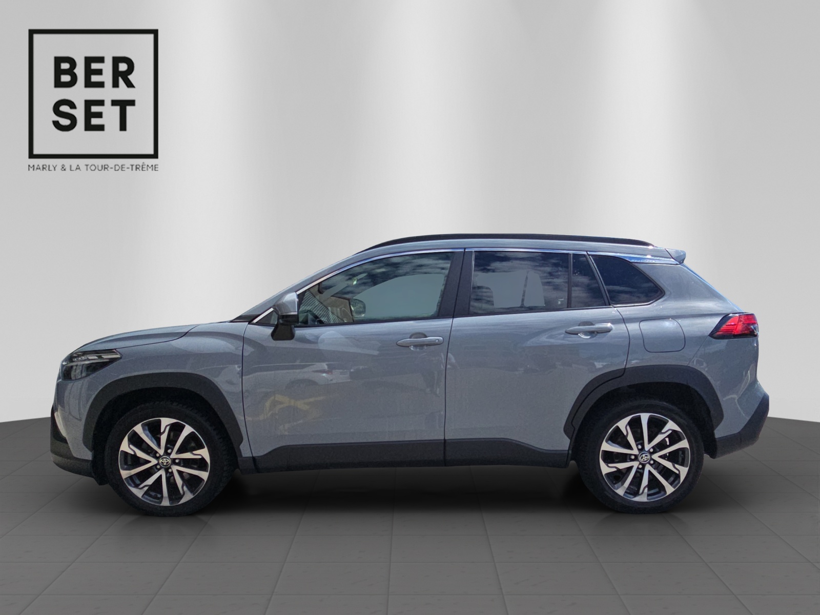 TOYOTA Corolla Cross 2.0 HSD Trend AWD-i-showroom-element-1