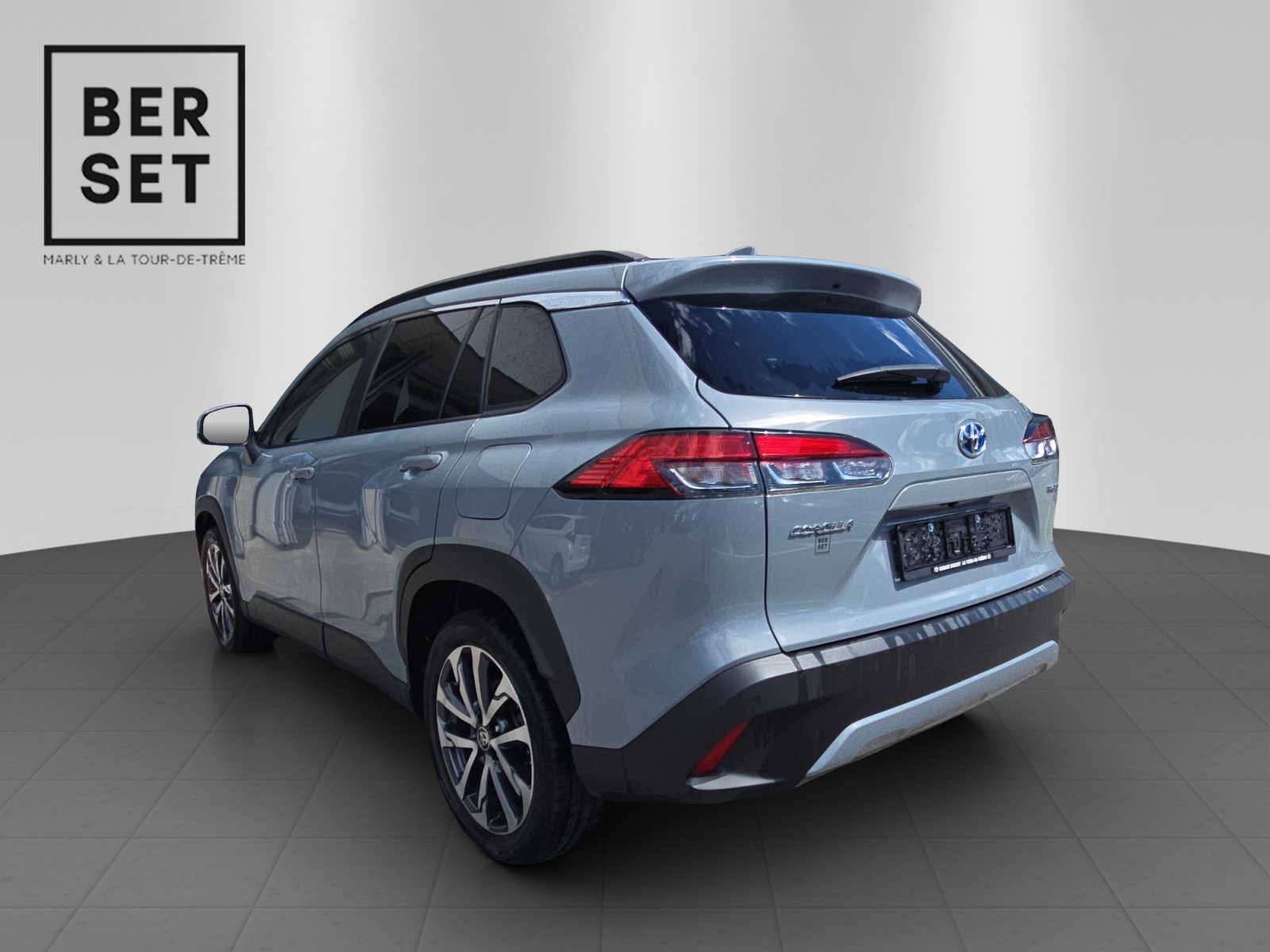 TOYOTA Corolla Cross 2.0 HSD Trend AWD-i-showroom-element-2