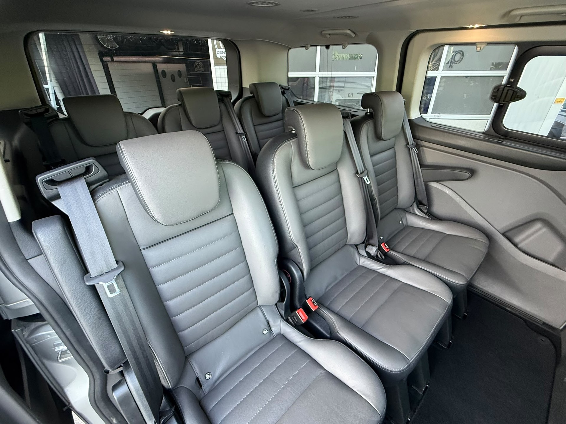 FORD Tourneo Custom 310 L1H1 Titanium SelectShift A-image-11