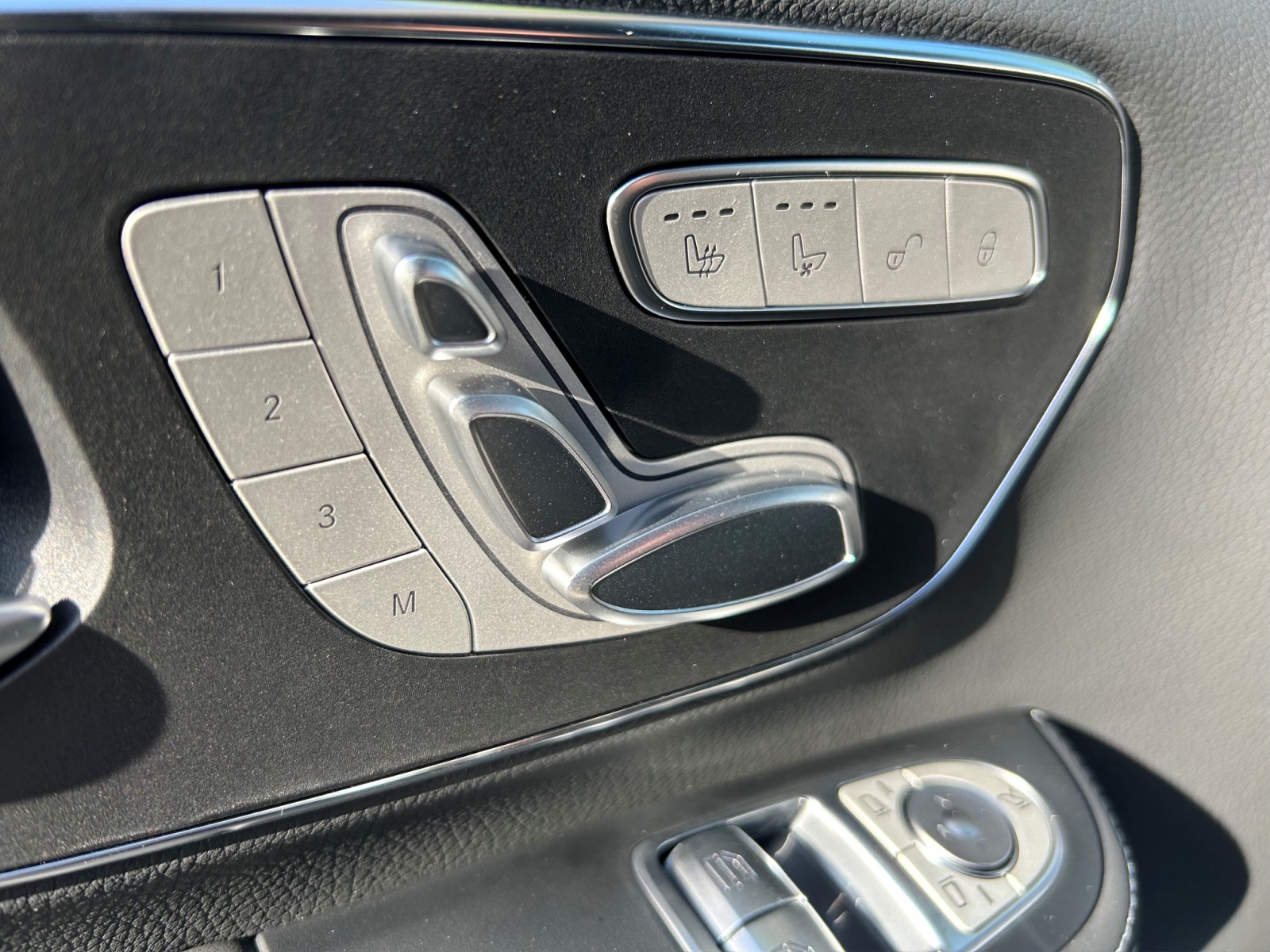 MERCEDES-BENZ V 300 d lang 4Matic Swiss Edition 9G-Tronic-image-6