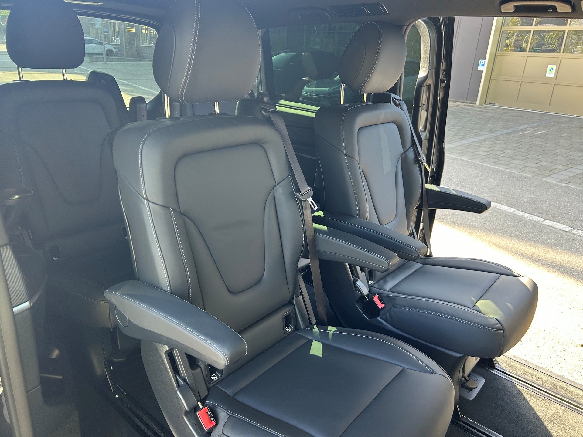 MERCEDES-BENZ V 300 d lang 4Matic Swiss Edition 9G-Tronic-image-11