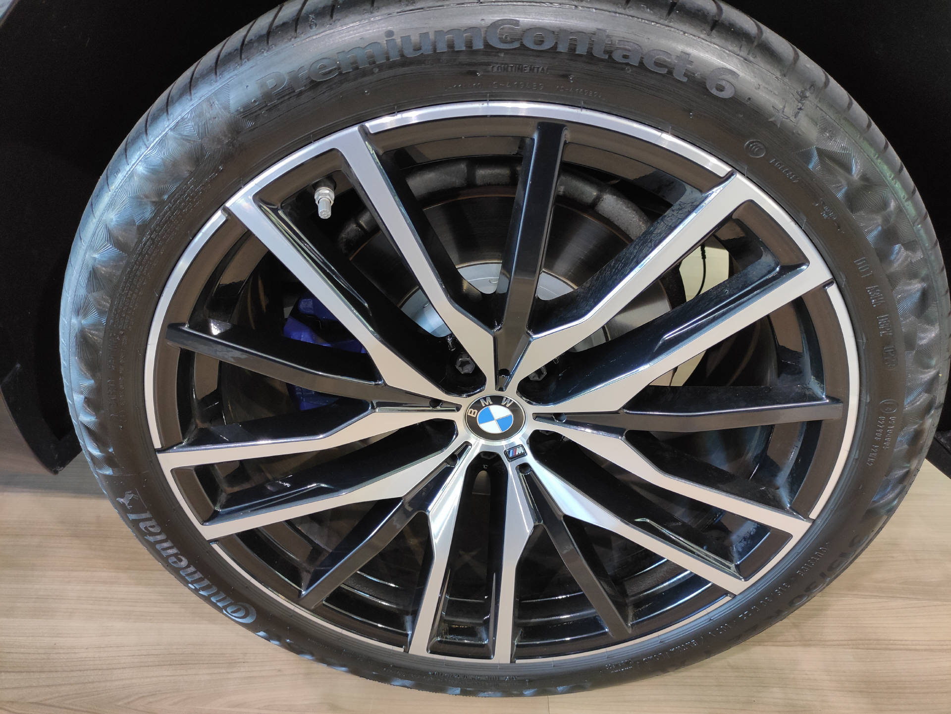 BMW X5 M50d xDrive-showroom-element-2