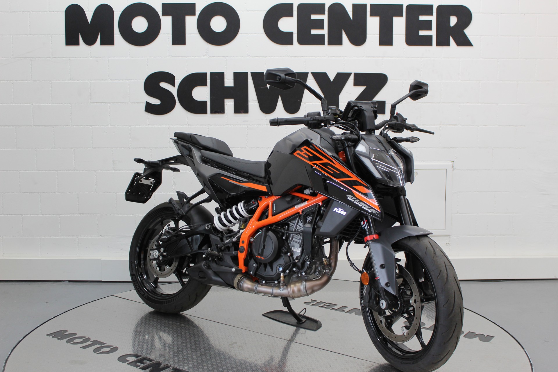 KTM 390 Duke-image-1