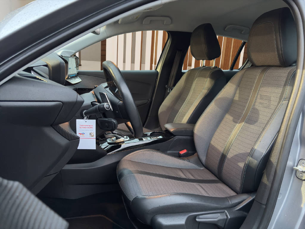 PEUGEOT 208 1.2 PureTech 130 Allure-image-8