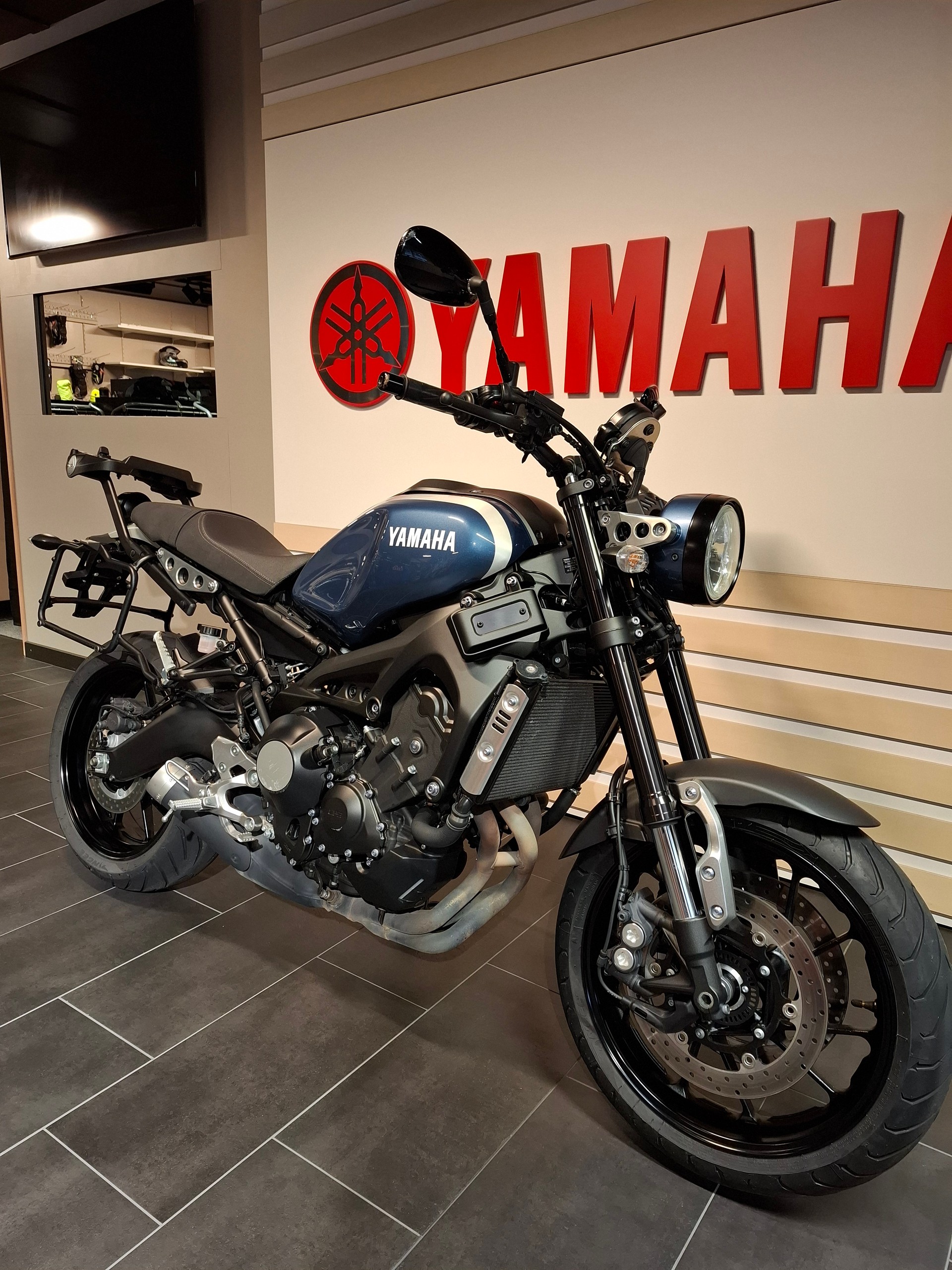 YAMAHA XSR 900-image-2