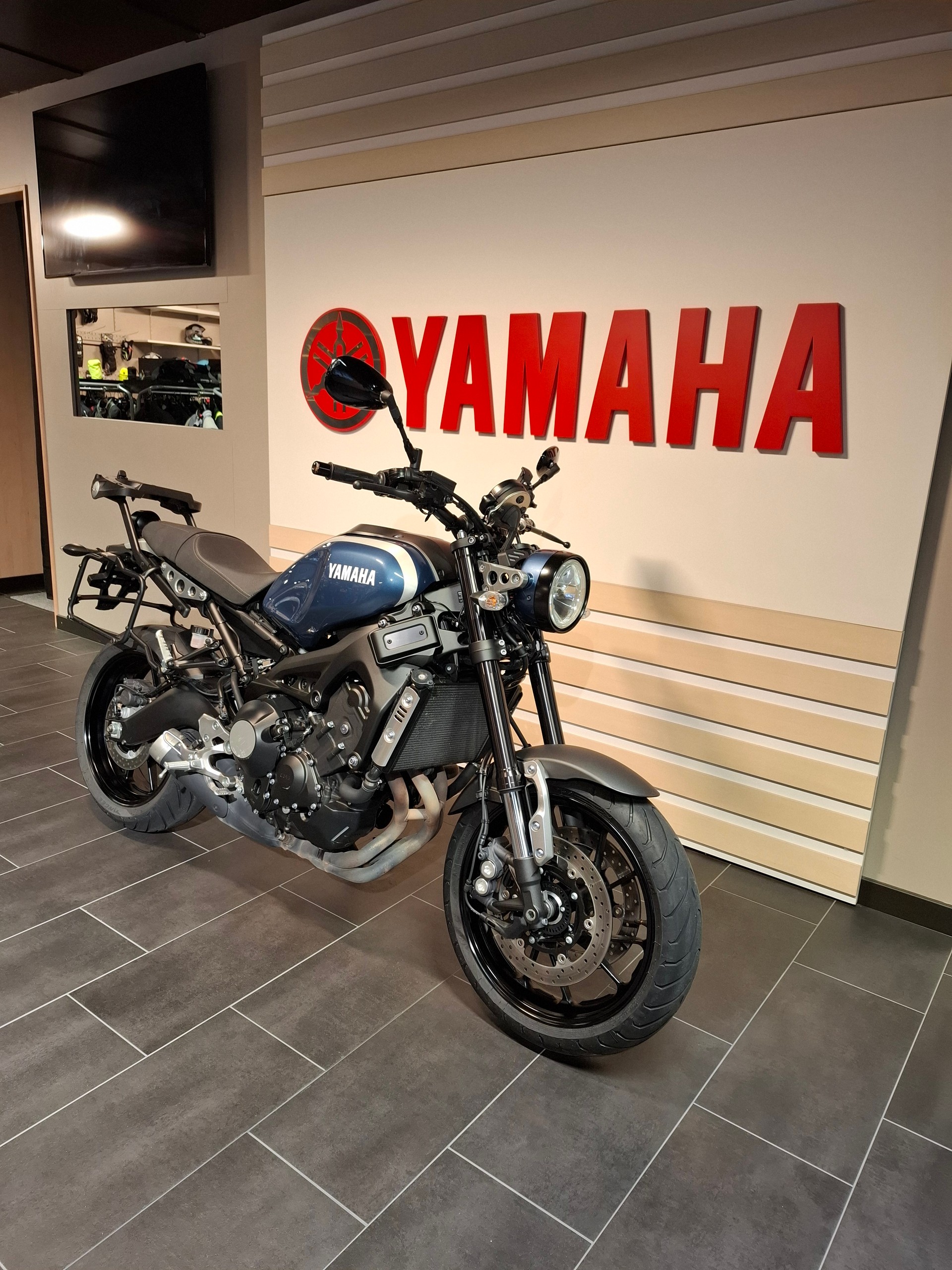 YAMAHA XSR 900-image-1
