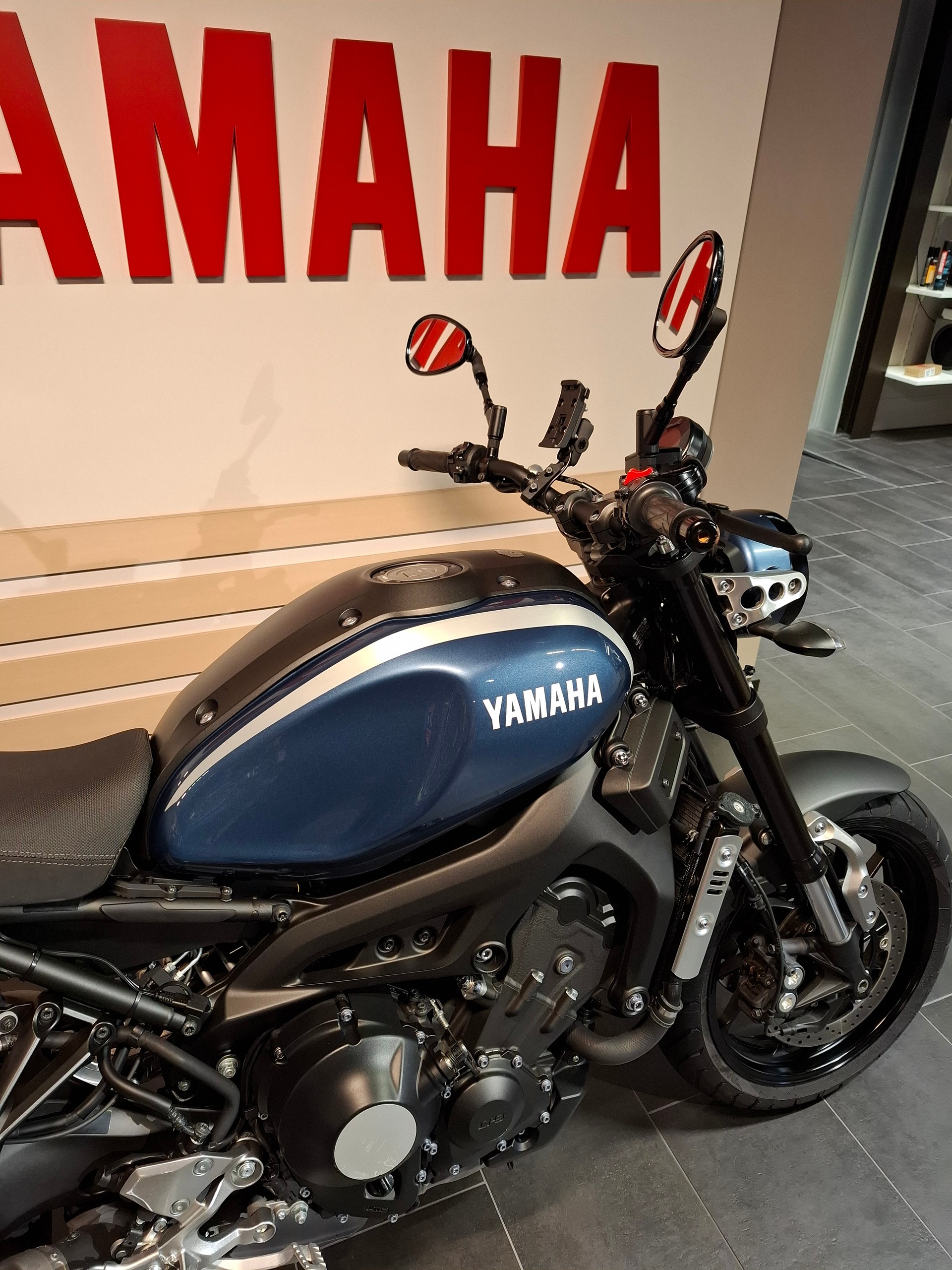 YAMAHA XSR 900-image-5