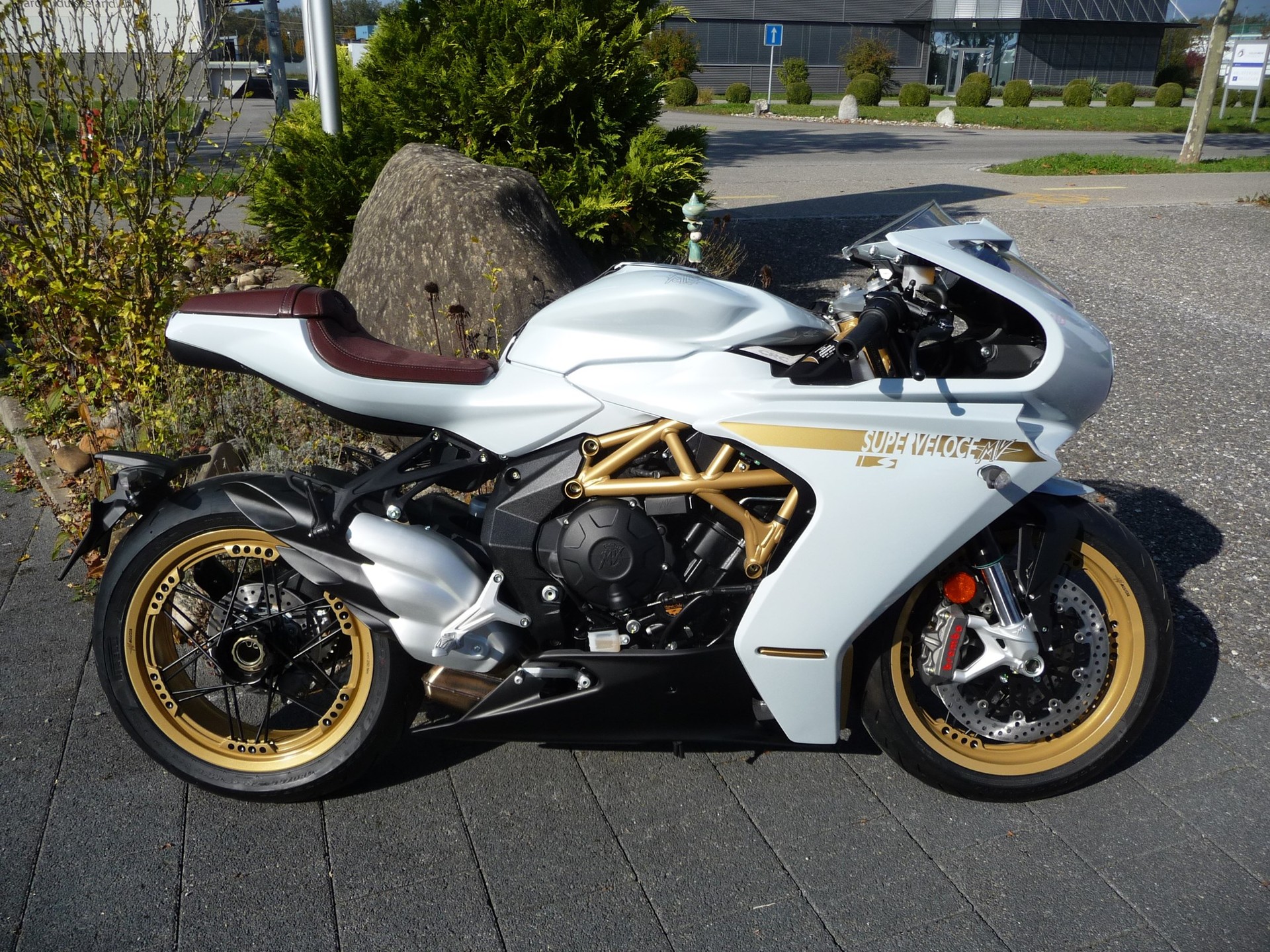 MV AGUSTA SUPERVELOCE 800 S-image-1