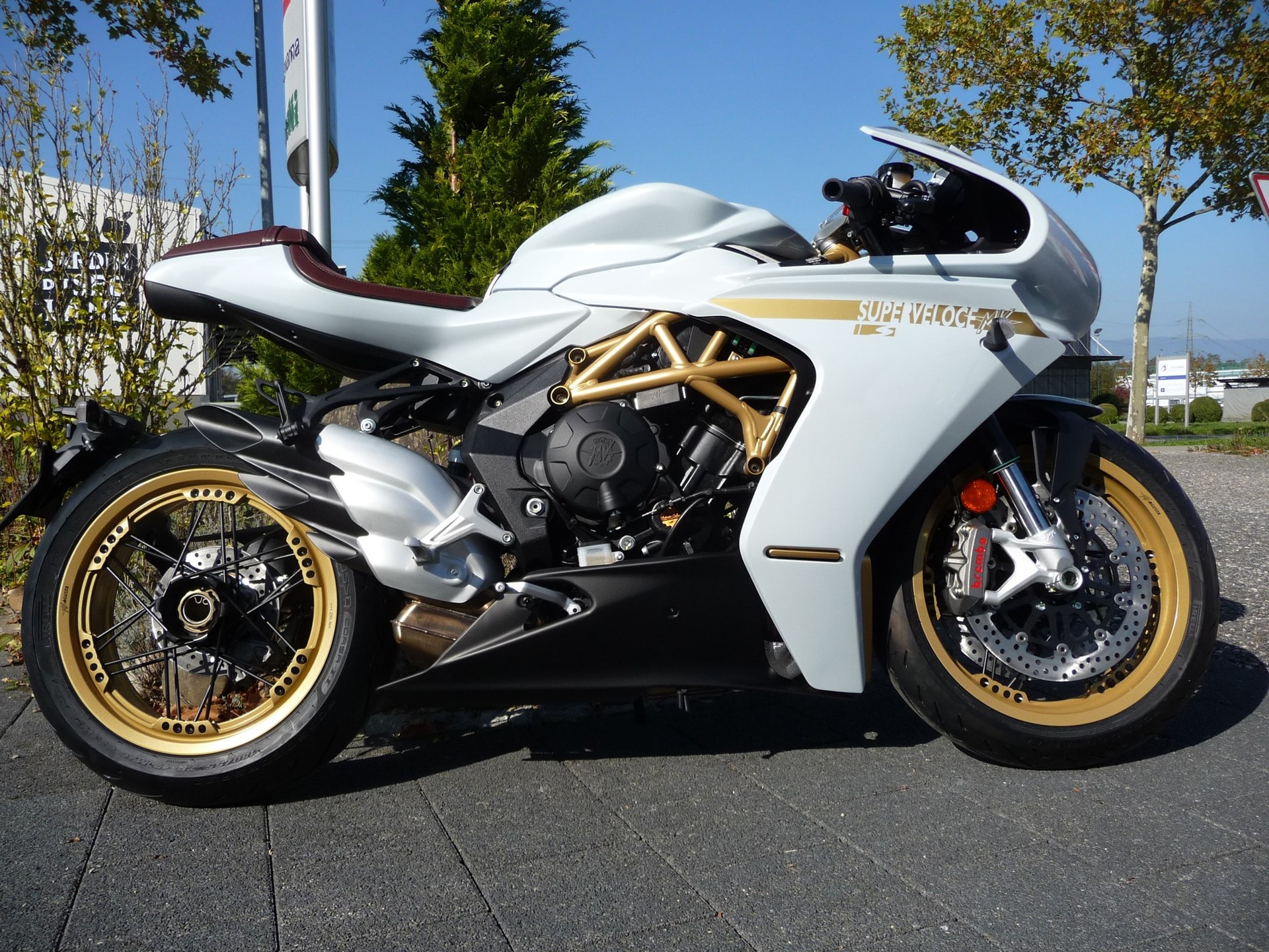 MV AGUSTA SUPERVELOCE 800 S-image-2