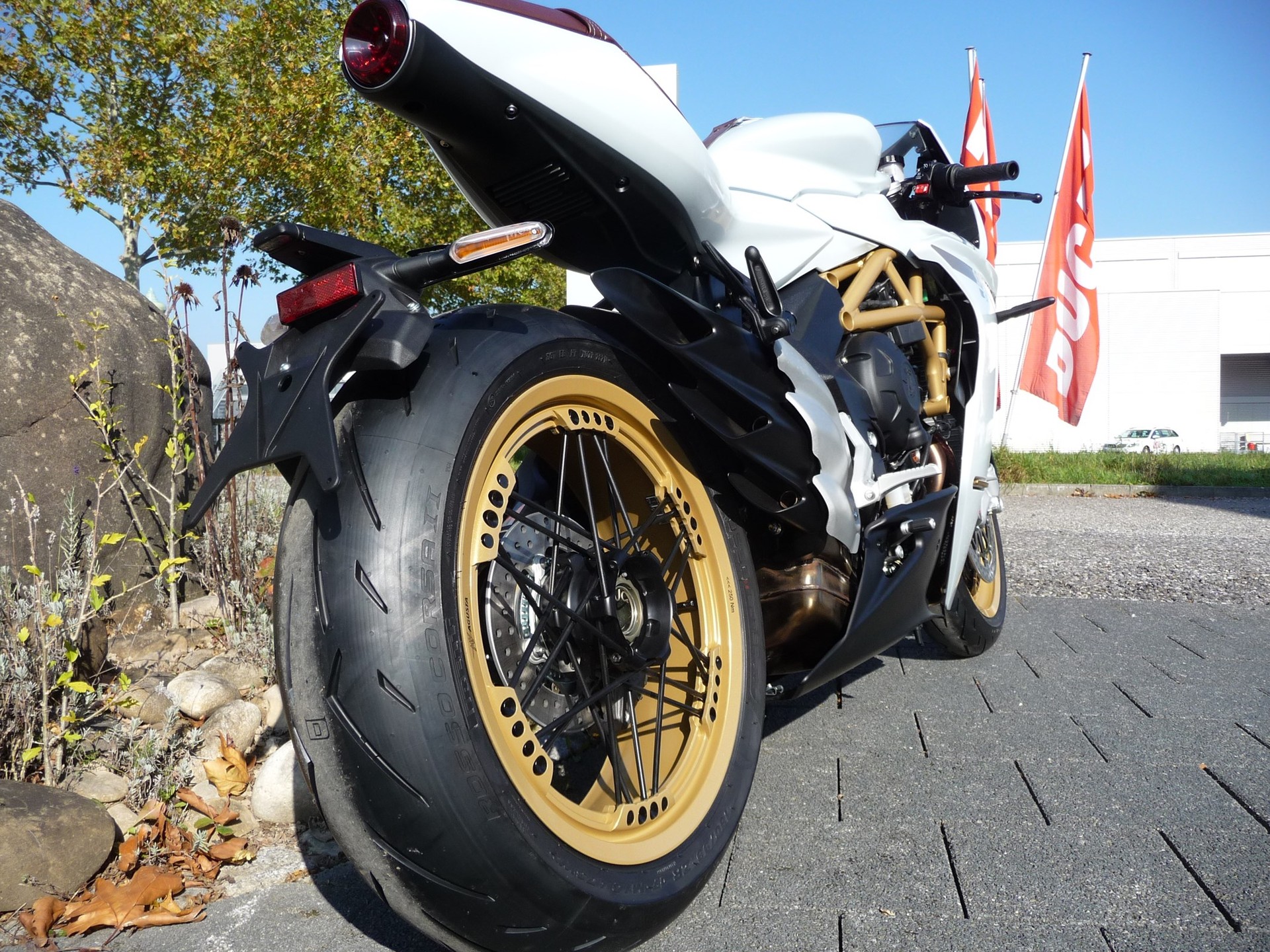 MV AGUSTA SUPERVELOCE 800 S-image-3