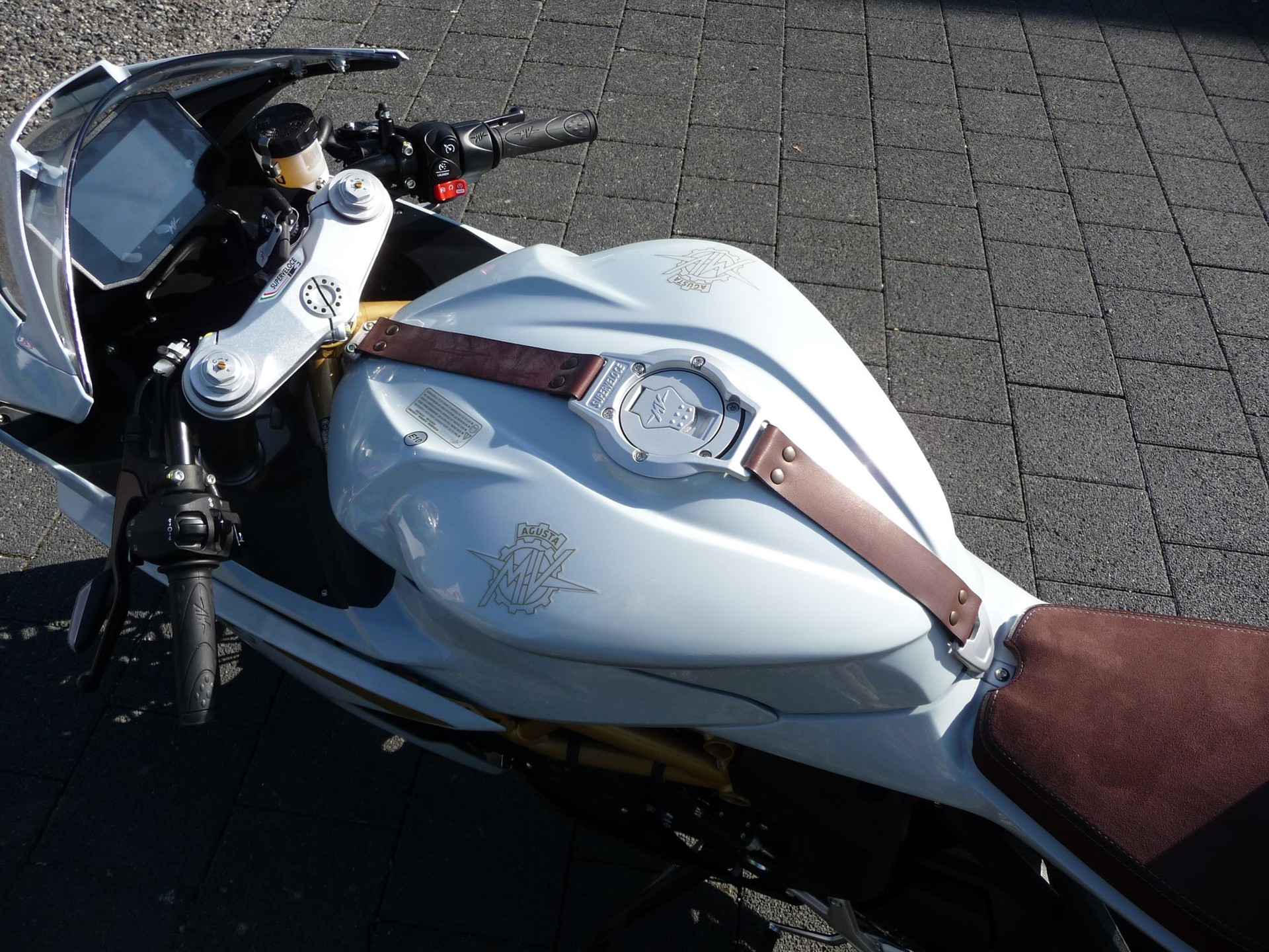 MV AGUSTA SUPERVELOCE 800 S-image-6