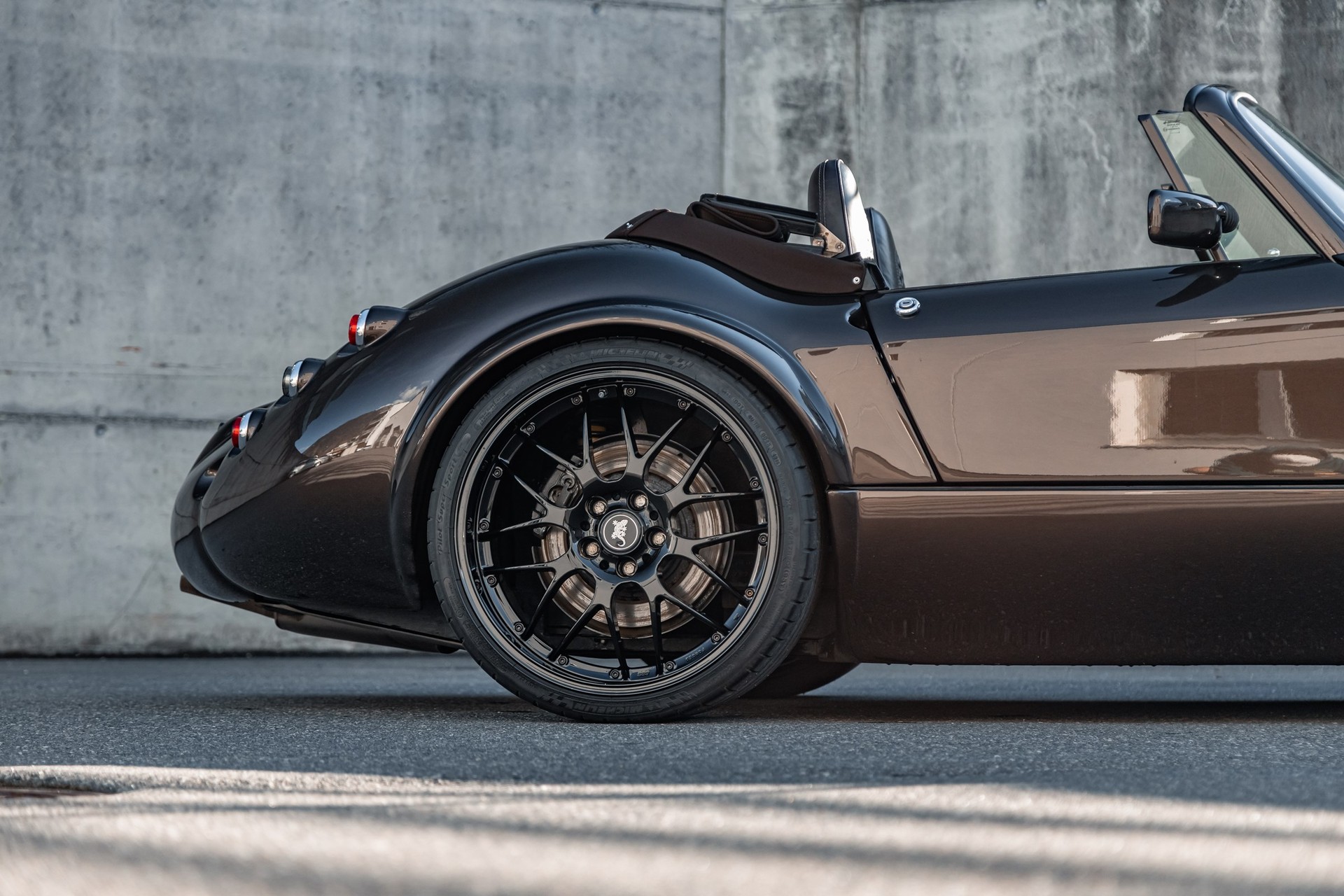 WIESMANN Roadster MF3-showroom-element-3
