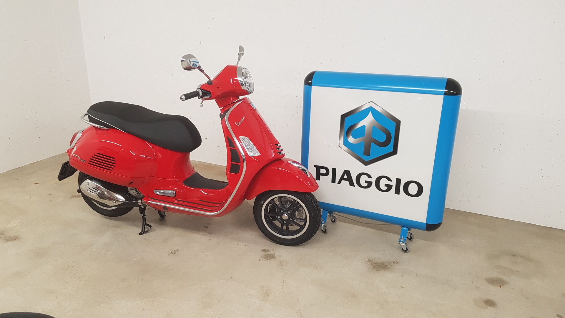 PIAGGIO Vespa GTS 300 Super ABS-image-0