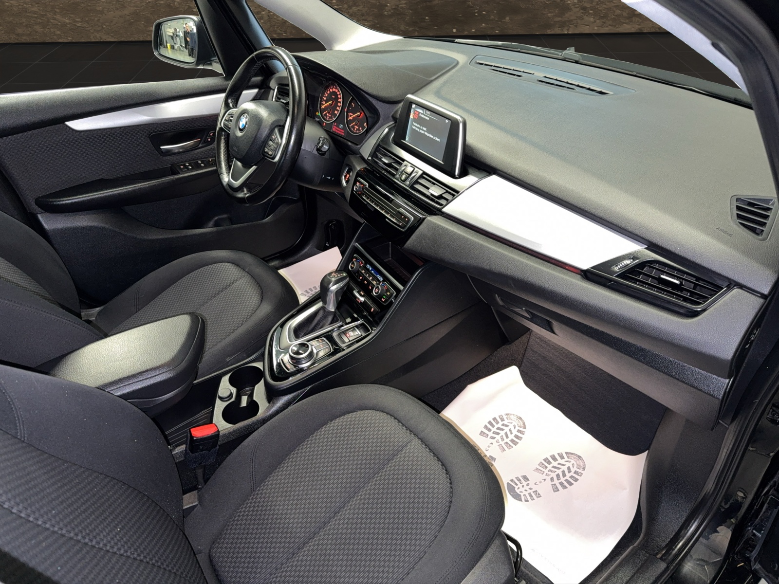 BMW 218d Gran Tourer Sport Line Steptronic-image-8