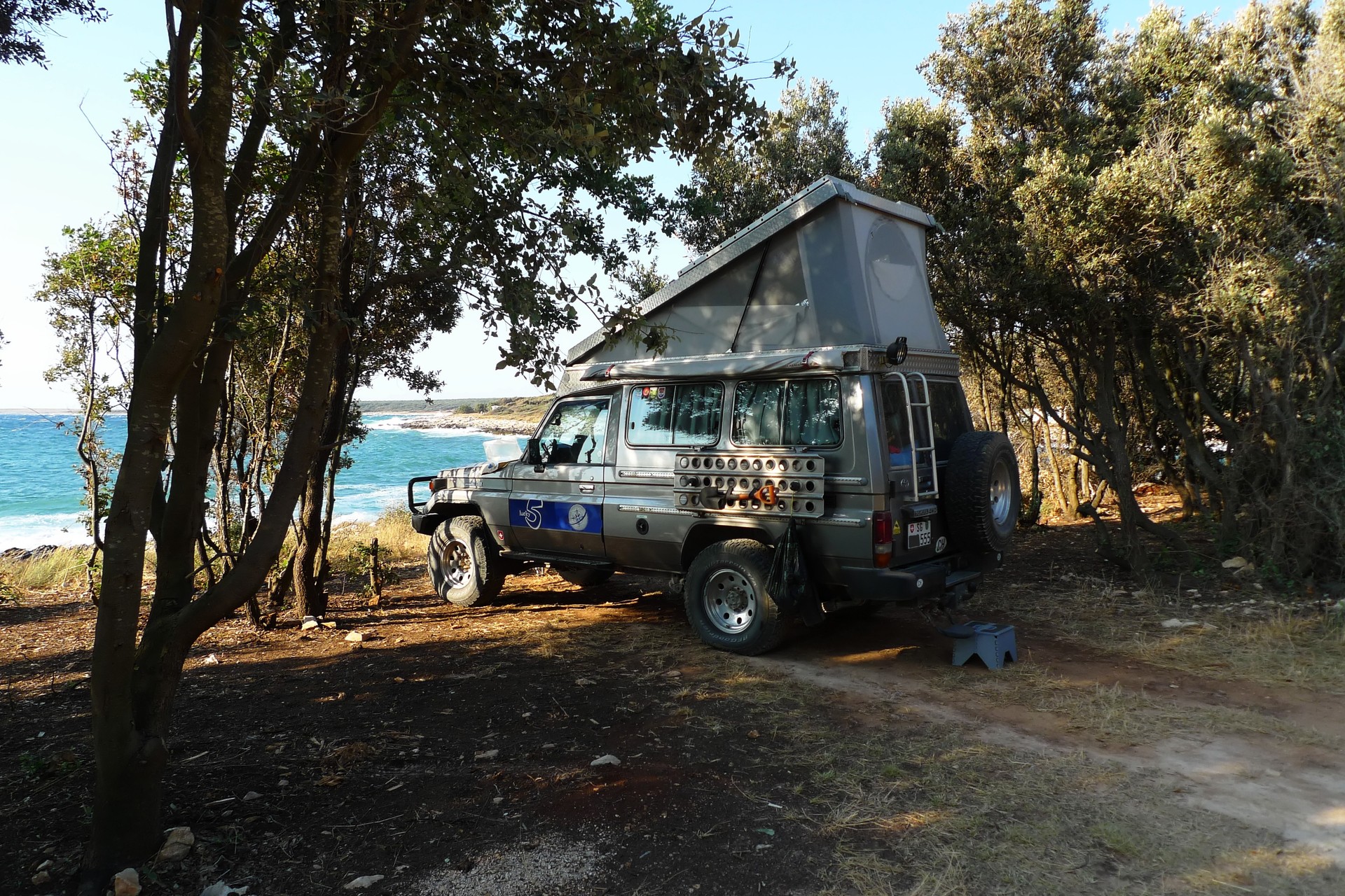 TOYOTA Land Cruiser HZJ78-image-3