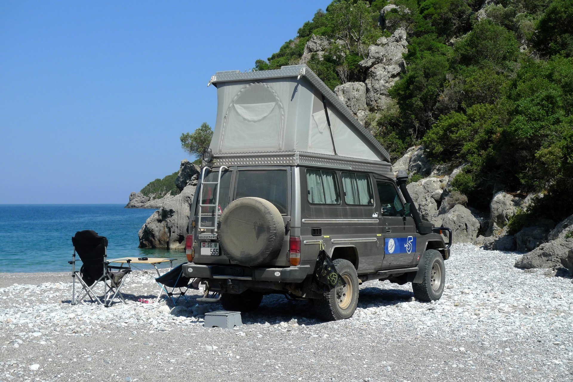 TOYOTA Land Cruiser HZJ78-image-10