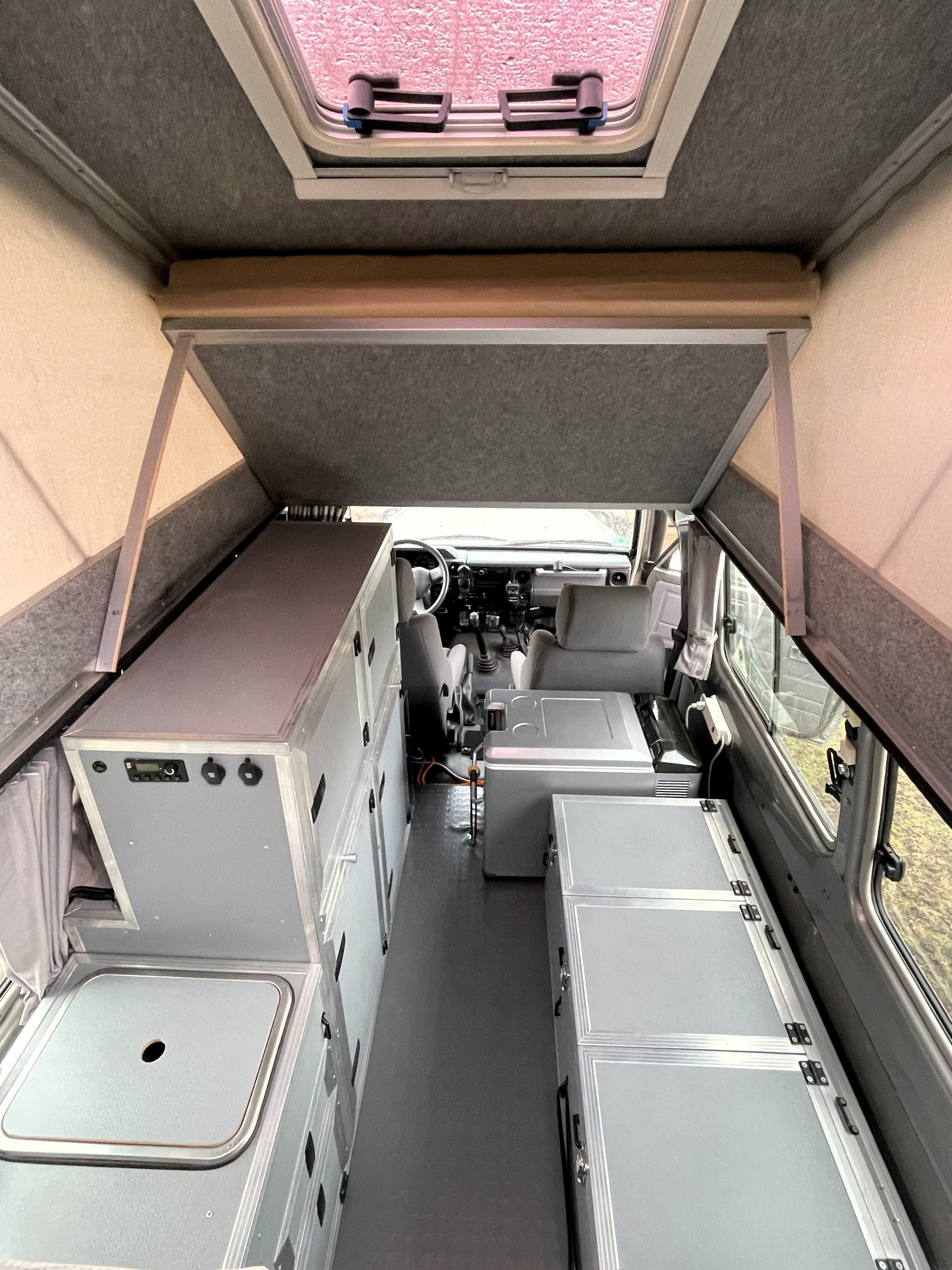 TOYOTA Land Cruiser HZJ78-image-19