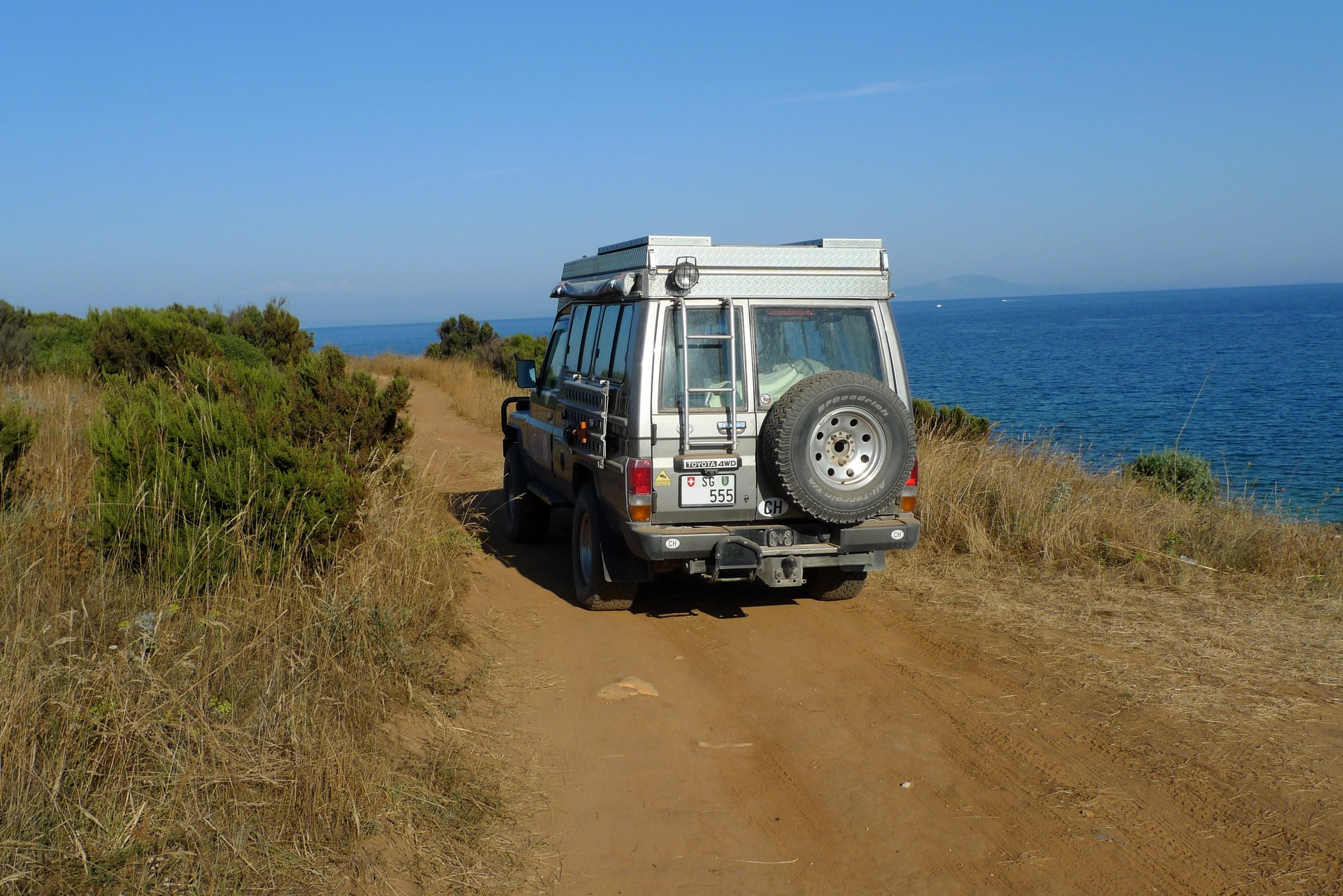 TOYOTA Land Cruiser HZJ78-image-8