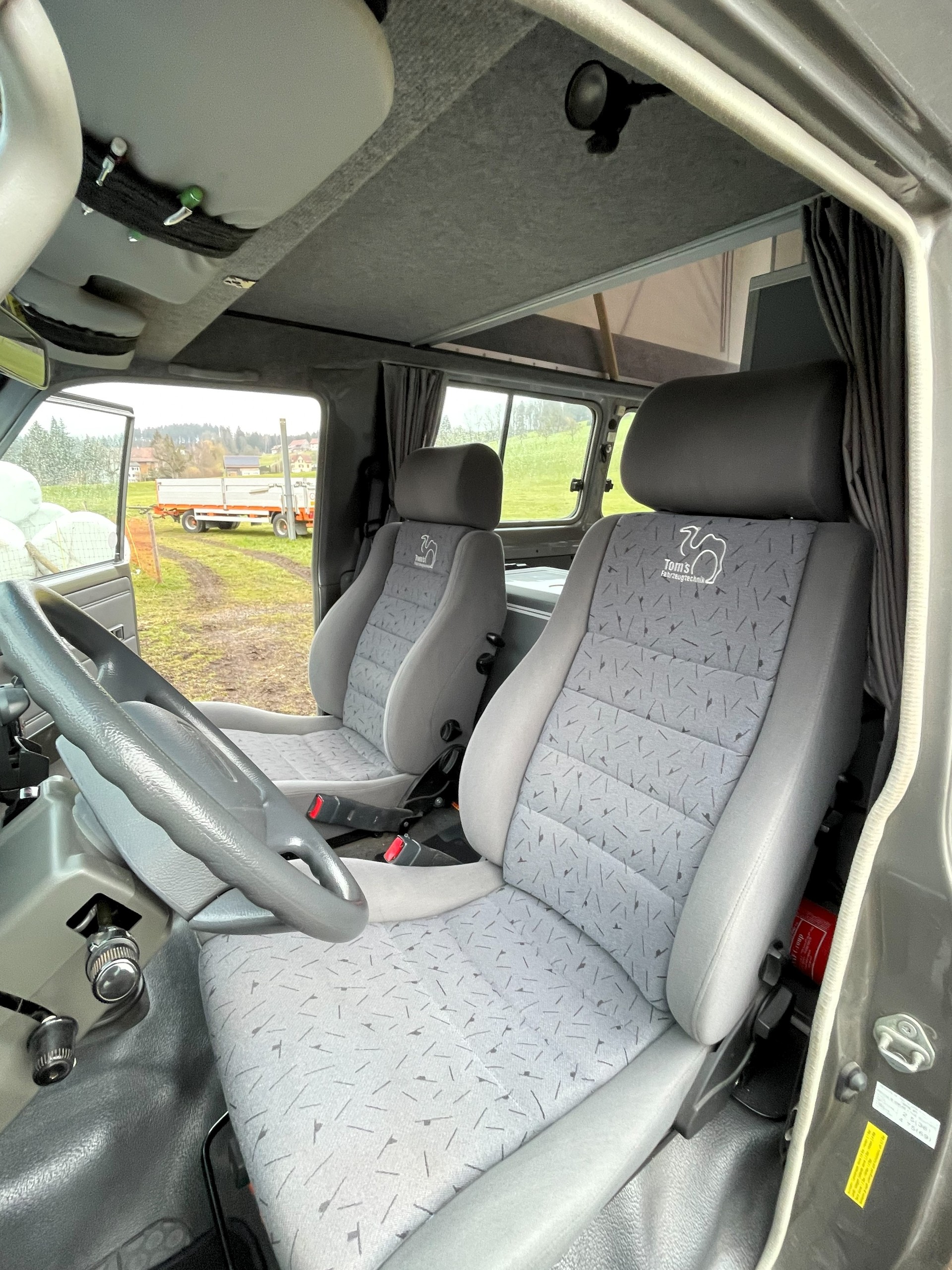 TOYOTA Land Cruiser HZJ78-image-17