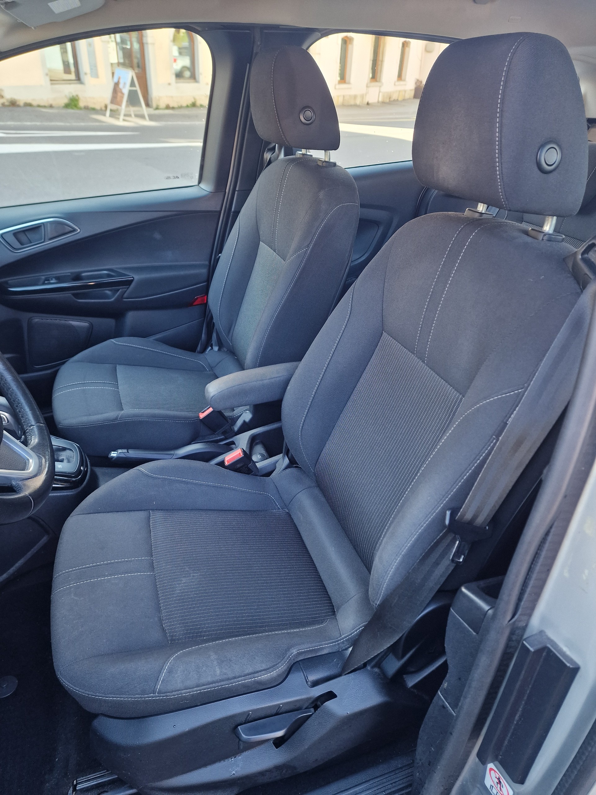 FORD B-Max 1.6 Ti-VCT Trend PowerShift-image-10