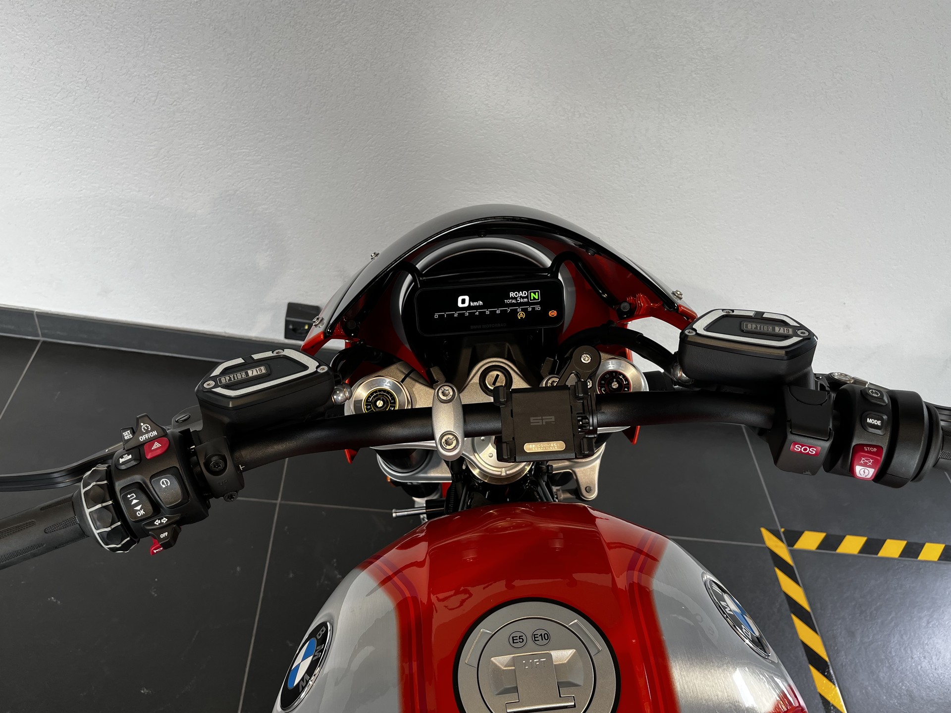 BMW R 12 nine T-image-8