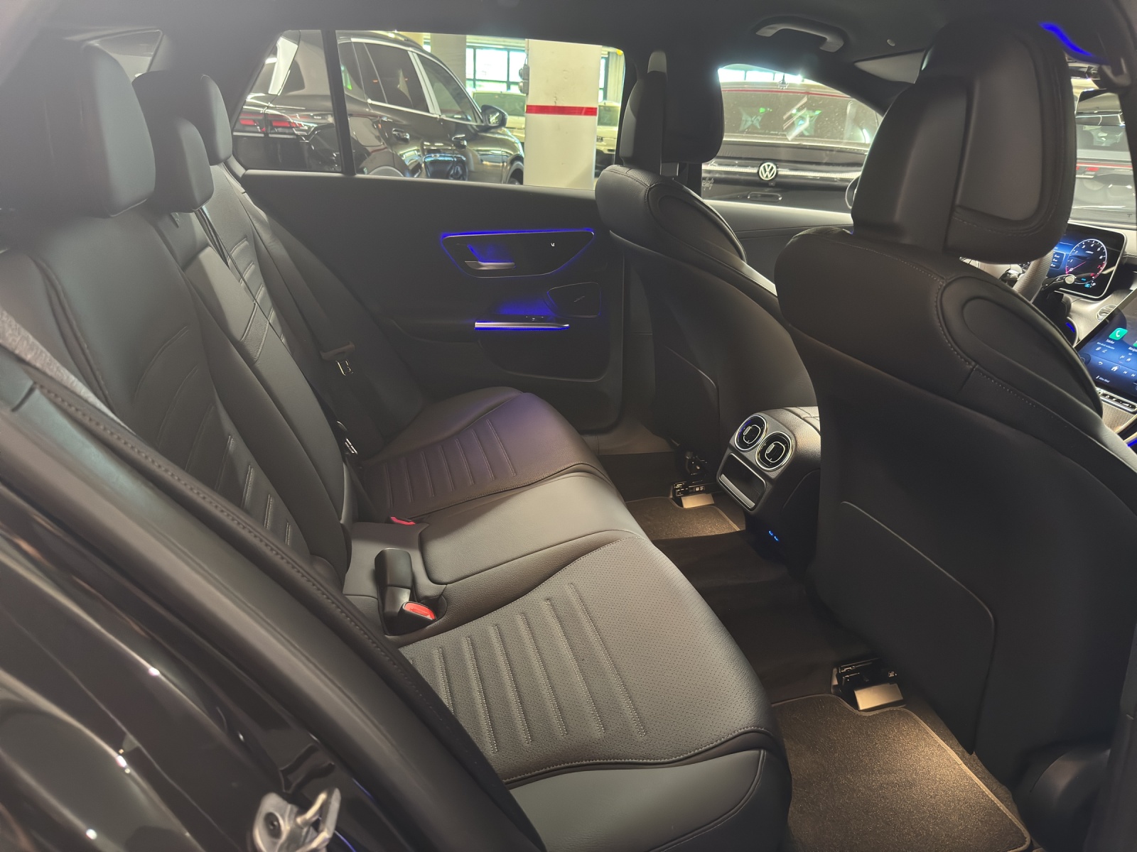 MERCEDES-BENZ C 300 AMG Line 4Matic T-Modell-image-9
