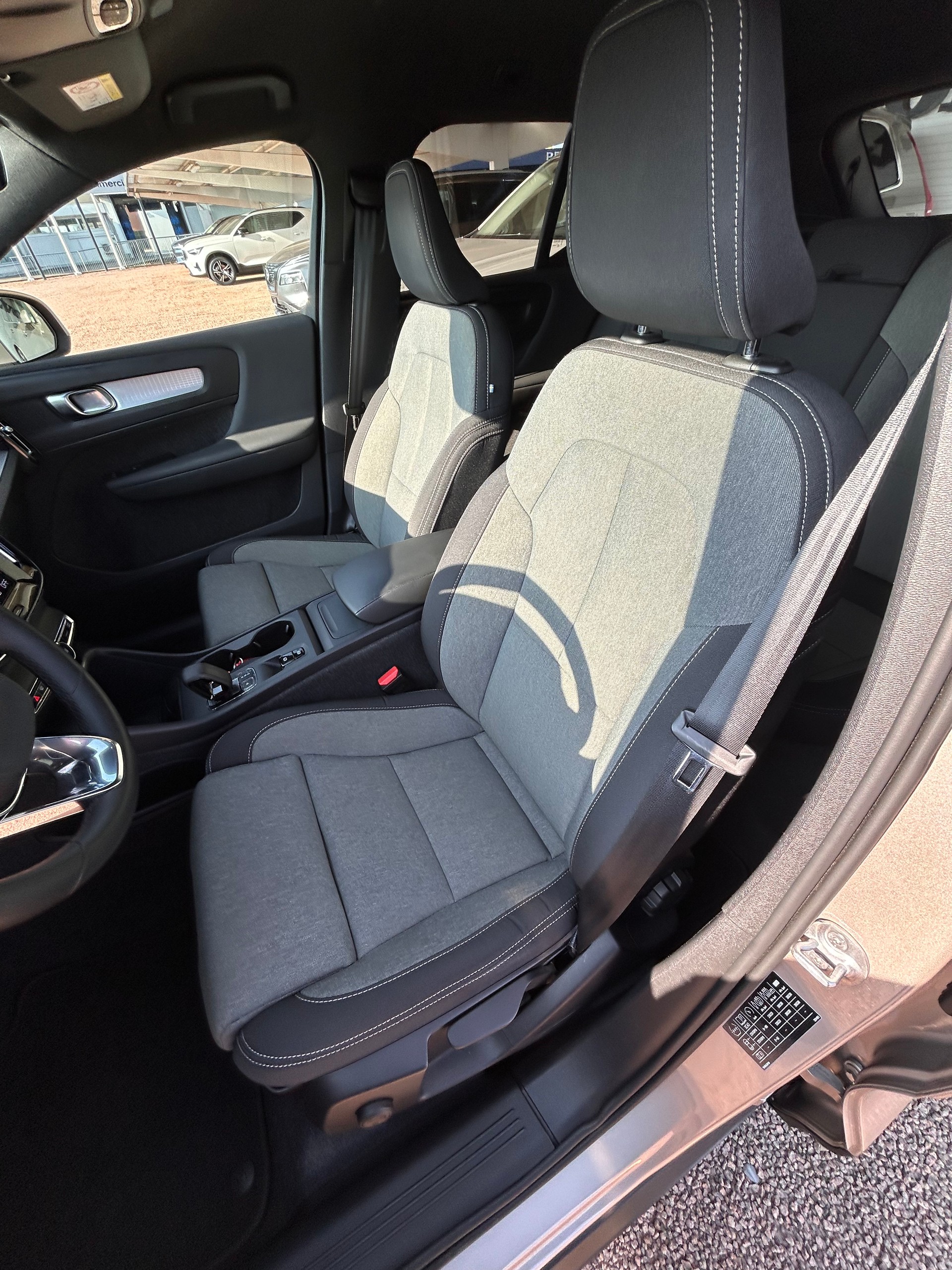 VOLVO XC40 T2 Core Geartronic-image-8