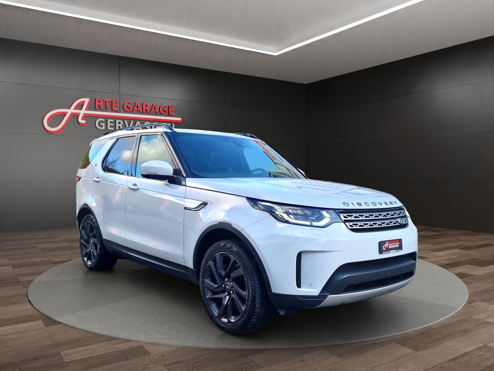 LAND ROVER LAND ROVER Discovery 3.0 SDV6 HSE Luxury-showroom-element-2