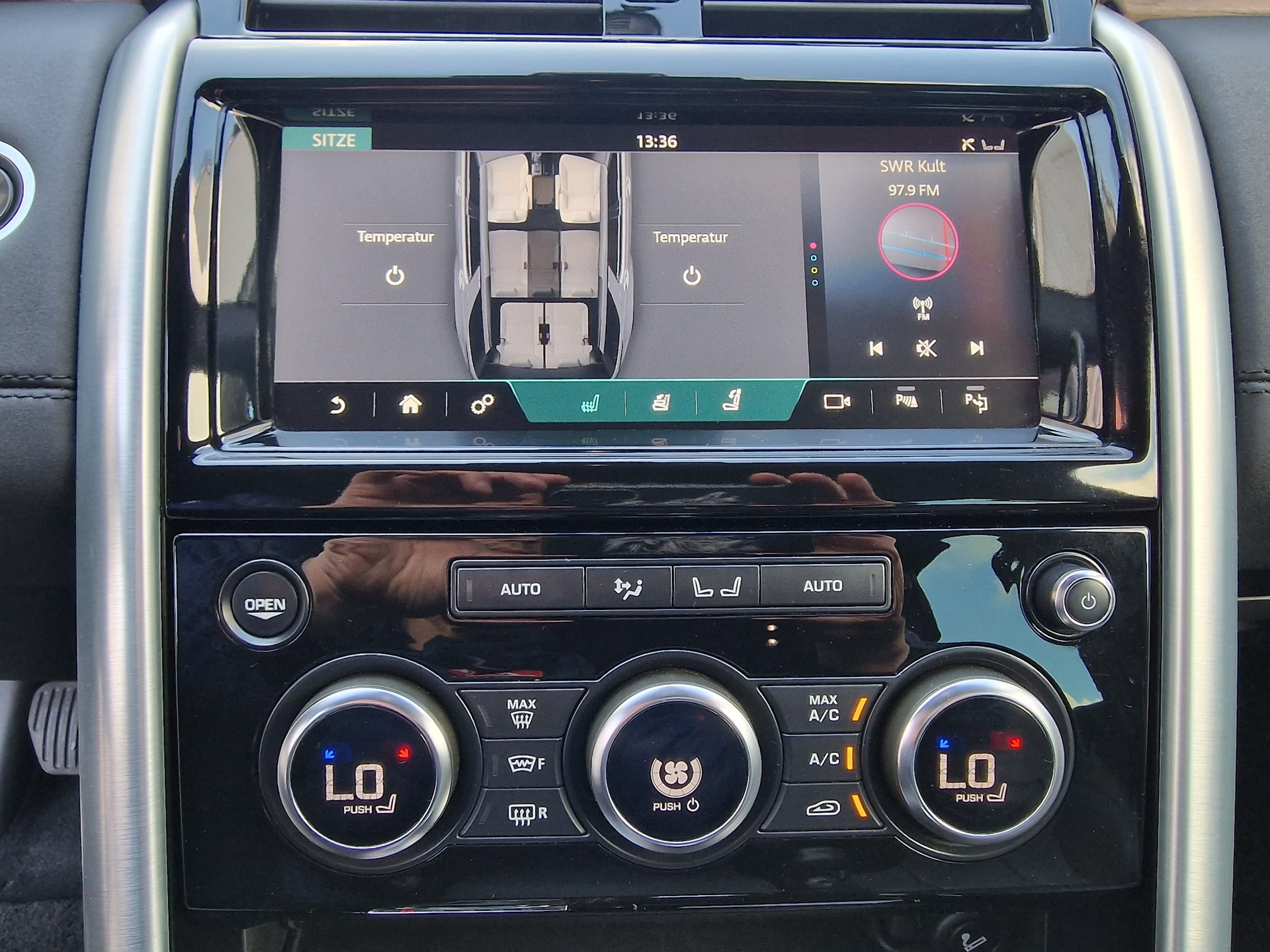 LAND ROVER LAND ROVER Discovery 3.0 SDV6 HSE Luxury-image-30