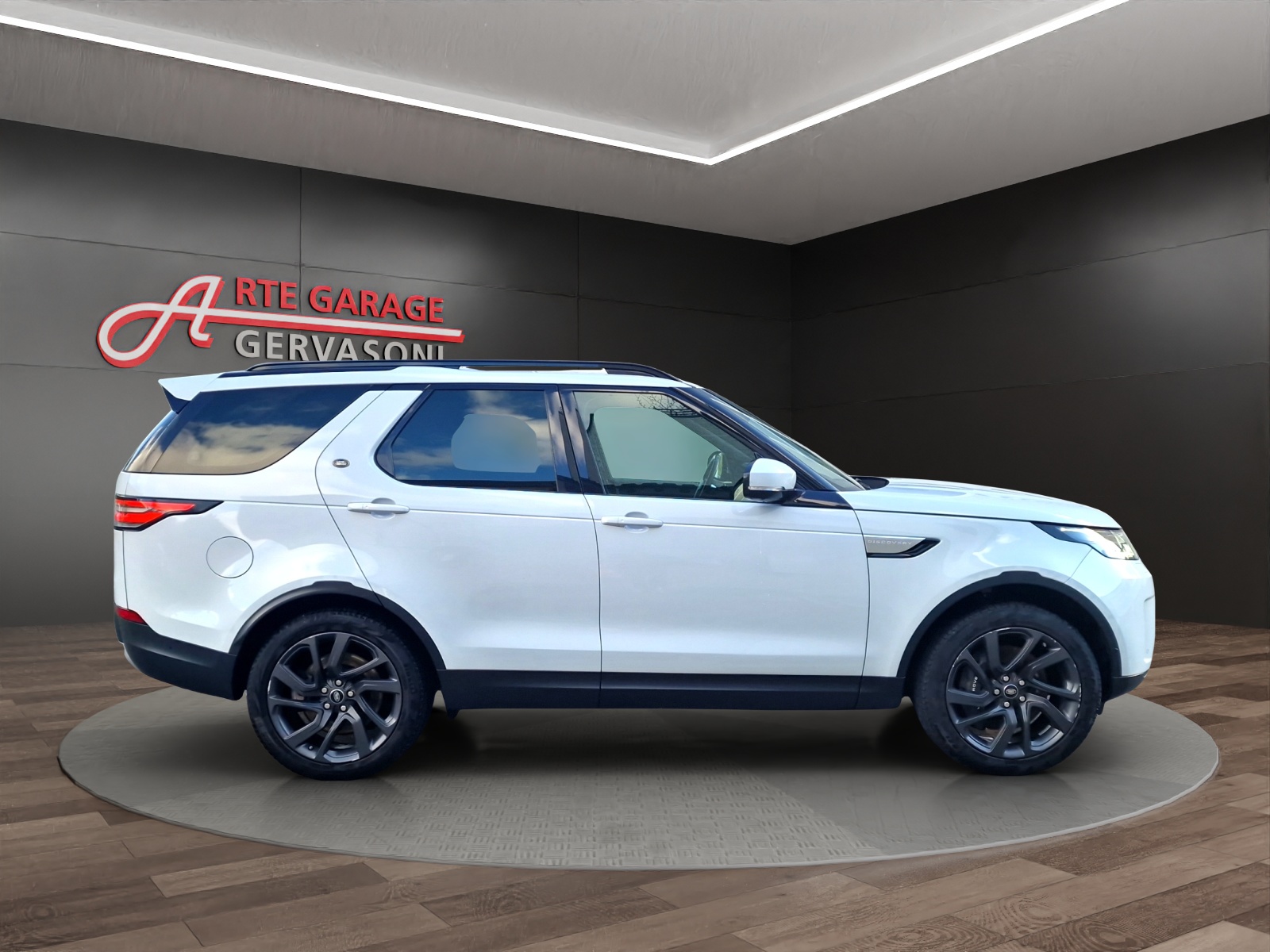 LAND ROVER LAND ROVER Discovery 3.0 SDV6 HSE Luxury-showroom-element-3