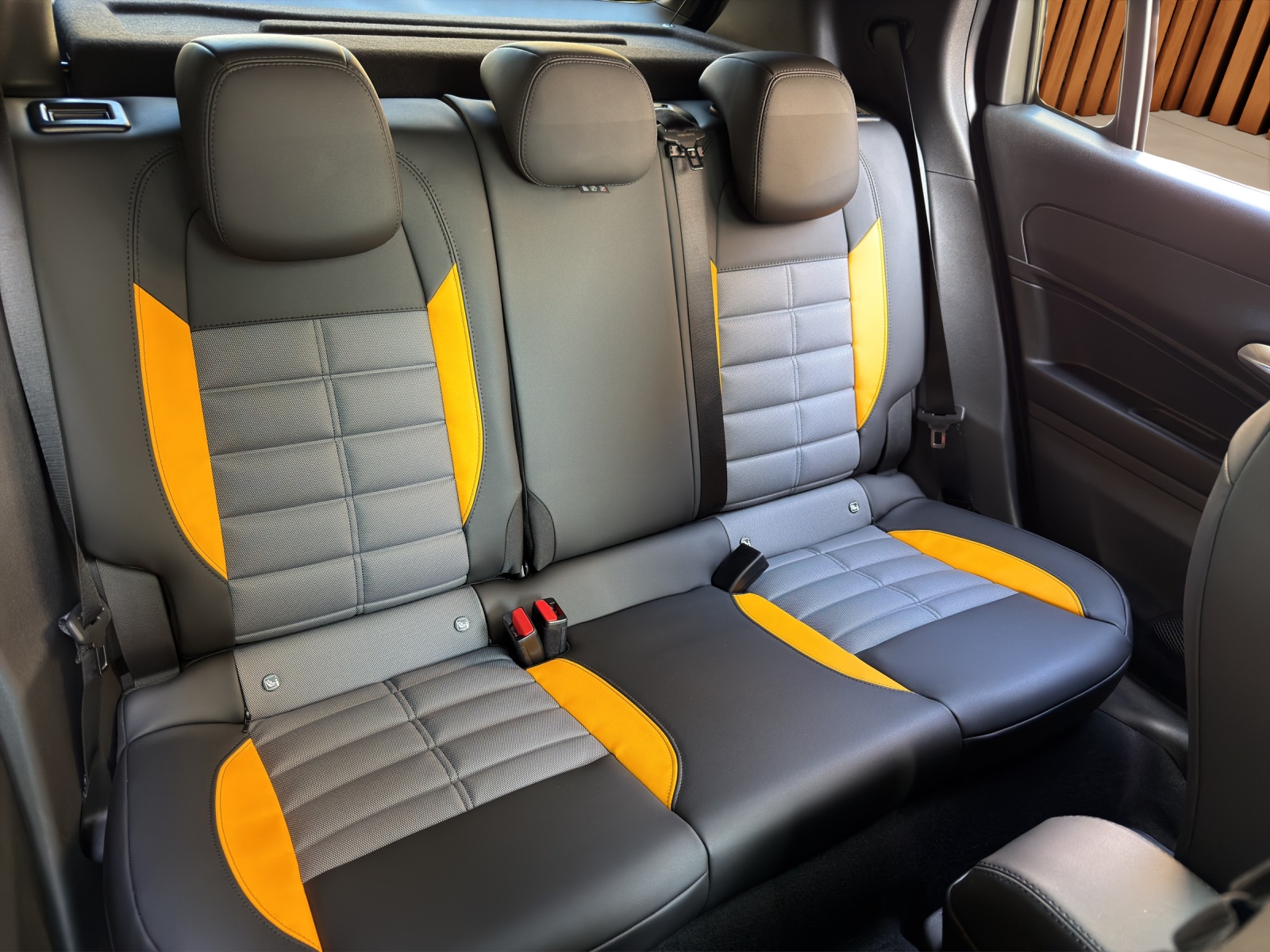 JEEP Avenger 1.2 Turbo MHEV The North Face Sky 4xe-image-16